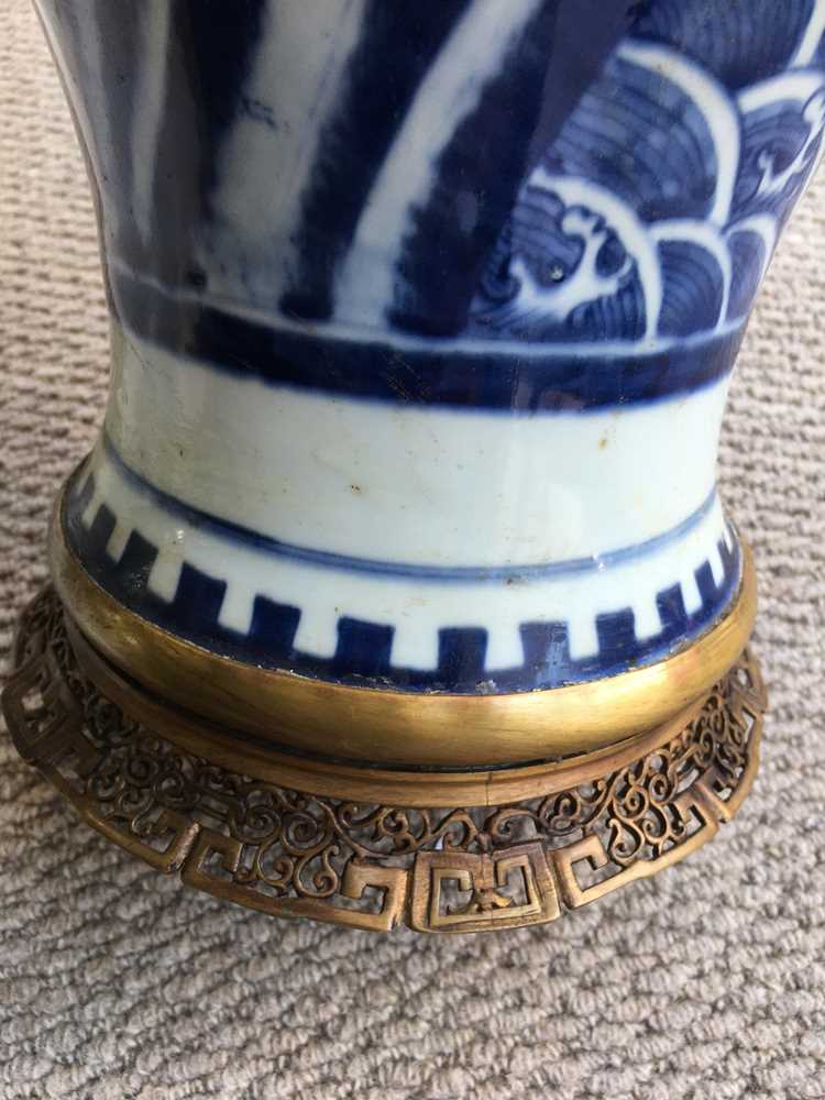 BLUE AND WHITE 'QILIN' YEN YEN VASE QING DYNASTY, 19TH CENTURY - Image 3 of 17