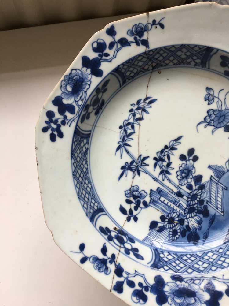 GROUP OF EIGHT BLUE AND WHITE PLATES QING DYNASTY, 18TH CENTURY - Image 21 of 46