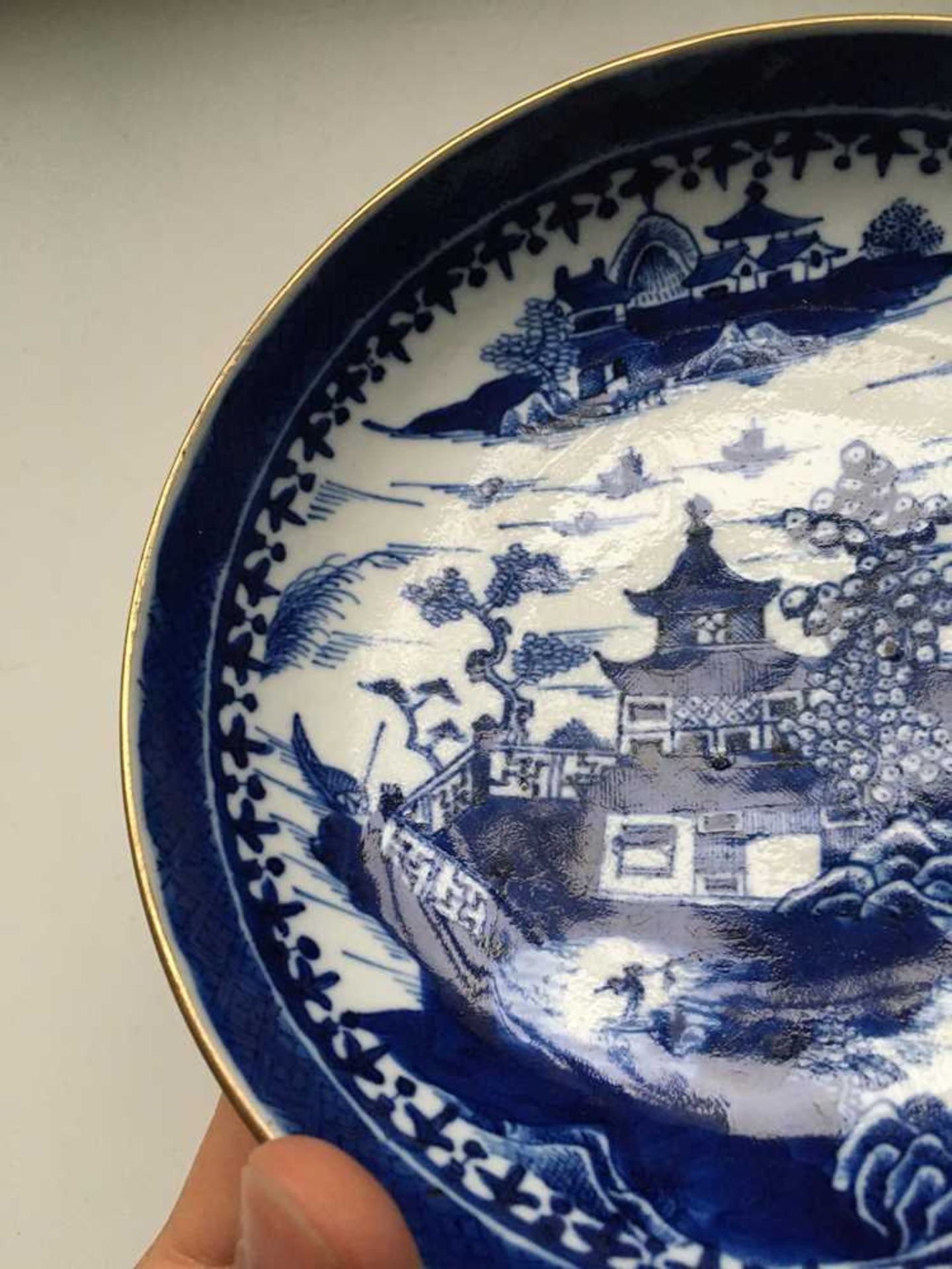 GROUP OF TWELVE BLUE AND WHITE PLATES AND CHARGERS QING DYNASTY, 18TH CENTURY - Bild 5 aus 69