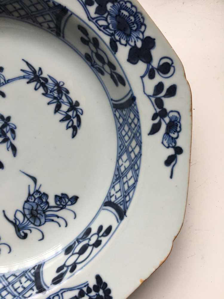 GROUP OF EIGHT BLUE AND WHITE PLATES QING DYNASTY, 18TH CENTURY - Image 45 of 46