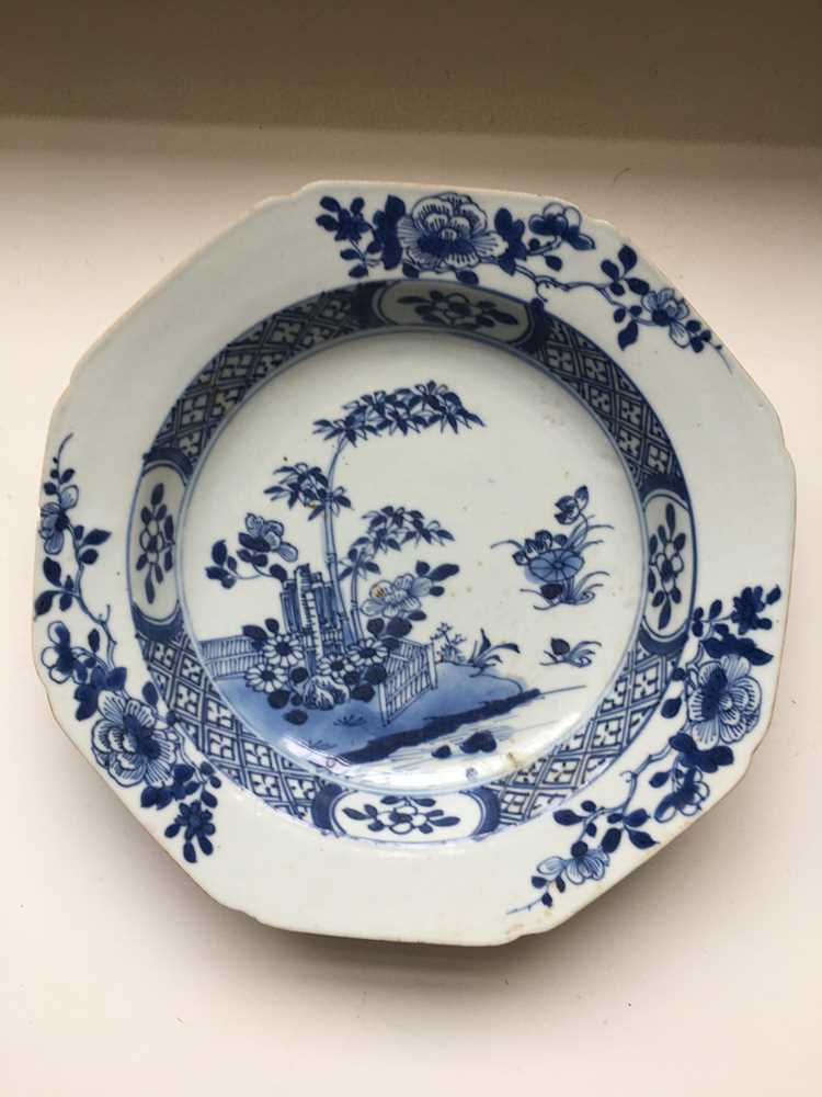 GROUP OF EIGHT BLUE AND WHITE PLATES QING DYNASTY, 18TH CENTURY - Image 31 of 46