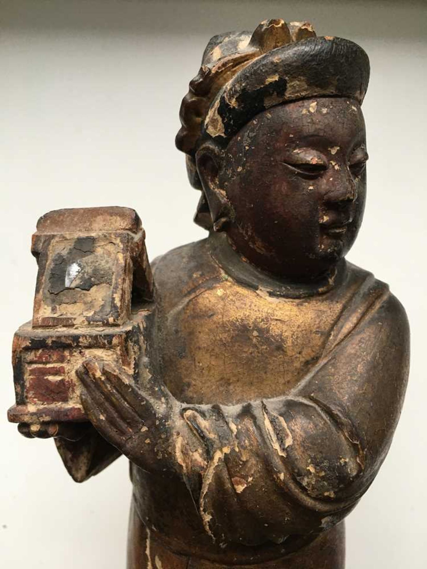 GILT-LACQUERED WOODEN FIGURE OF A DAOIST IMMORTAL QING DYNASTY, 18TH-19TH CENTURY - Image 11 of 20