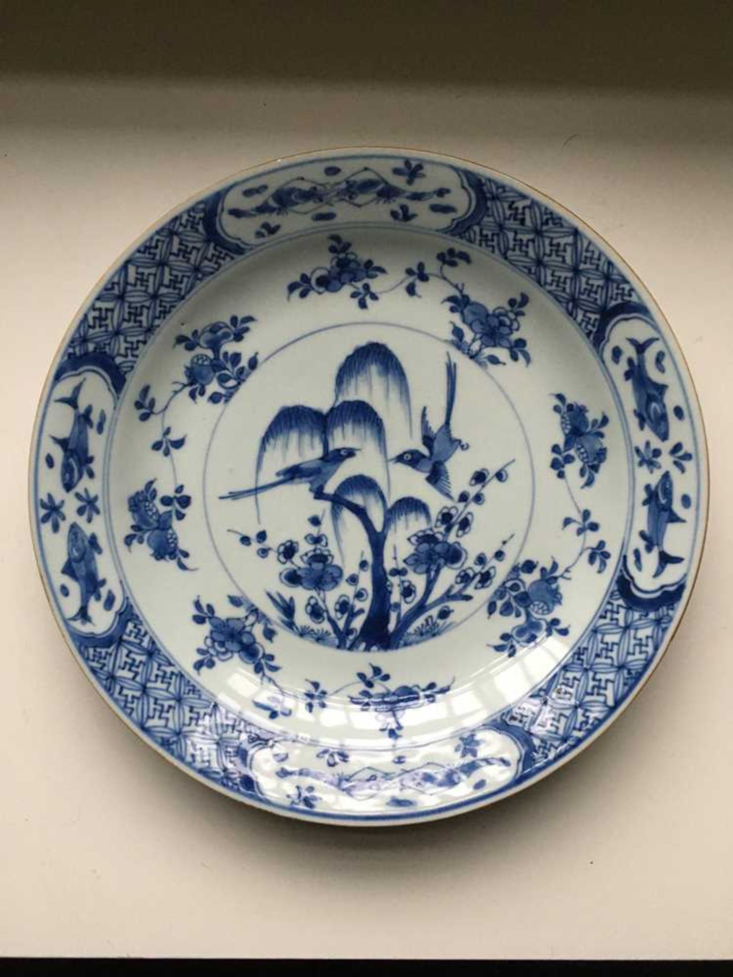 GROUP OF TWELVE BLUE AND WHITE PLATES AND CHARGERS QING DYNASTY, 18TH CENTURY - Bild 9 aus 69