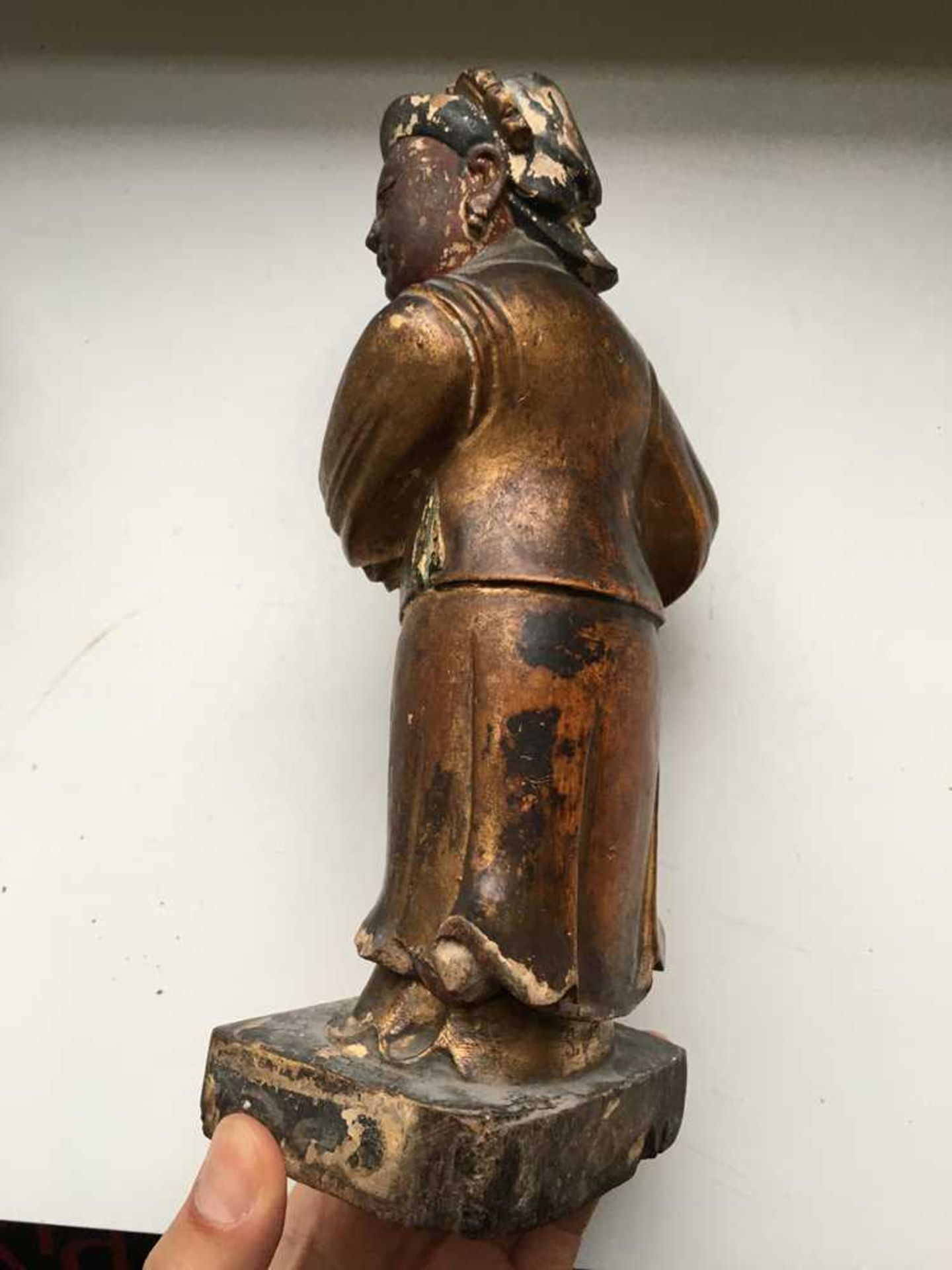 GILT-LACQUERED WOODEN FIGURE OF A DAOIST IMMORTAL QING DYNASTY, 18TH-19TH CENTURY - Image 10 of 20