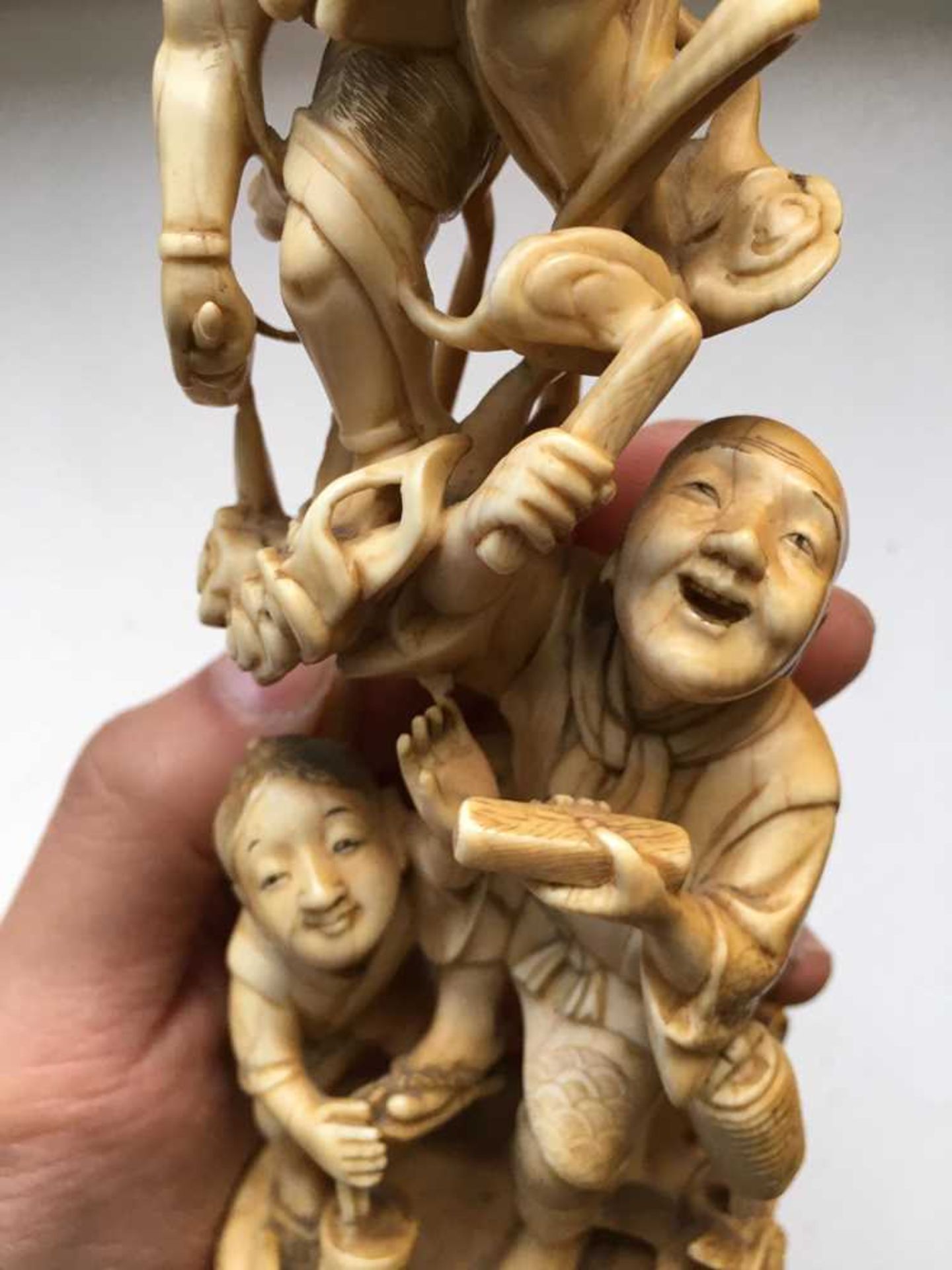 GROUP OF FIVE JAPANESE IVORY CARVINGS MEIJI PERIOD - Image 30 of 65