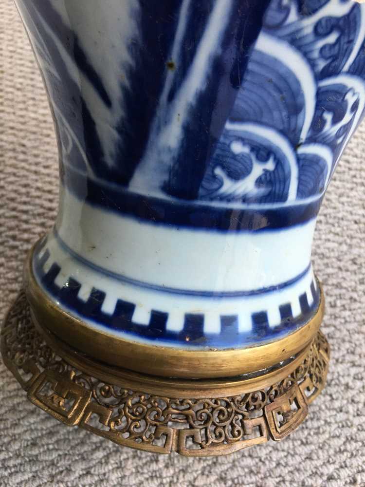 BLUE AND WHITE 'QILIN' YEN YEN VASE QING DYNASTY, 19TH CENTURY - Image 6 of 17