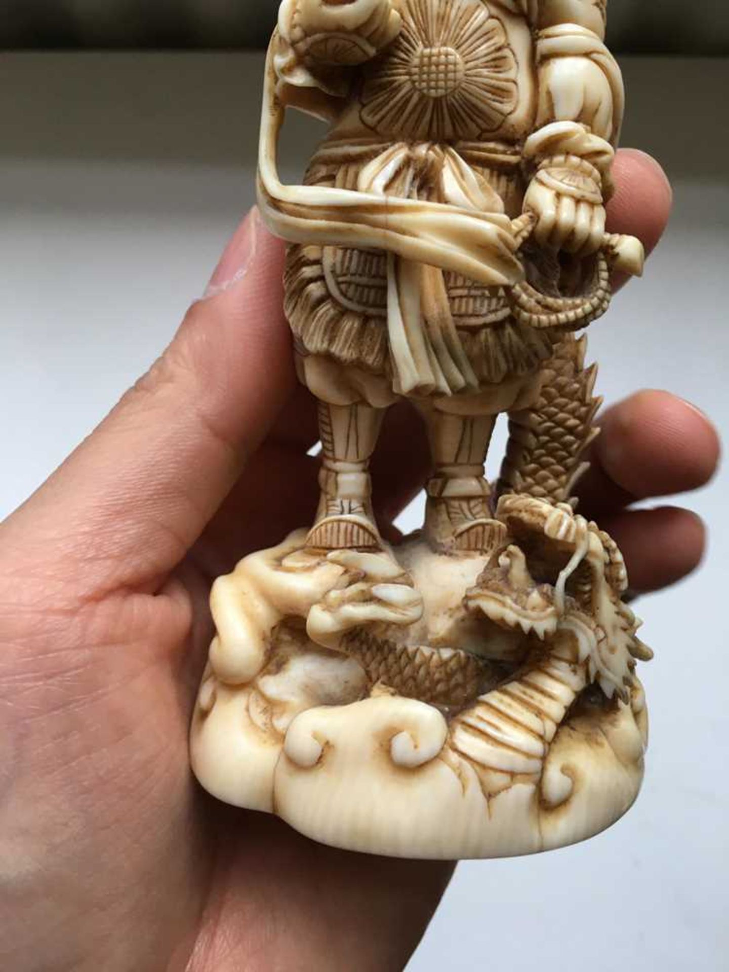 GROUP OF FIVE JAPANESE IVORY CARVINGS MEIJI PERIOD - Image 42 of 65