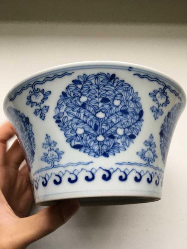 BLUE AND WHITE 'POMEGRANATE' MEDALLION BOWL QIANLONG MARK BUT LATER - Image 6 of 15