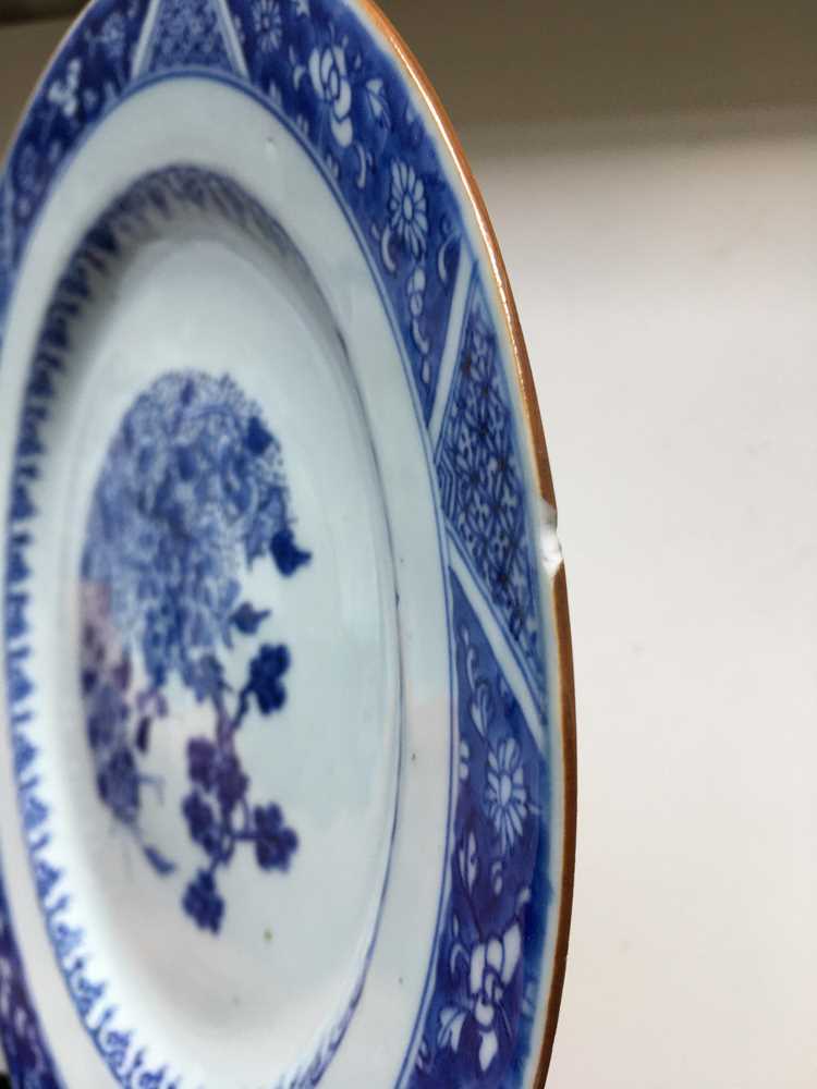 GROUP OF FOUR BLUE AND WHITE PLATES QING DYNASTY, 18TH CENTURY - Image 16 of 21