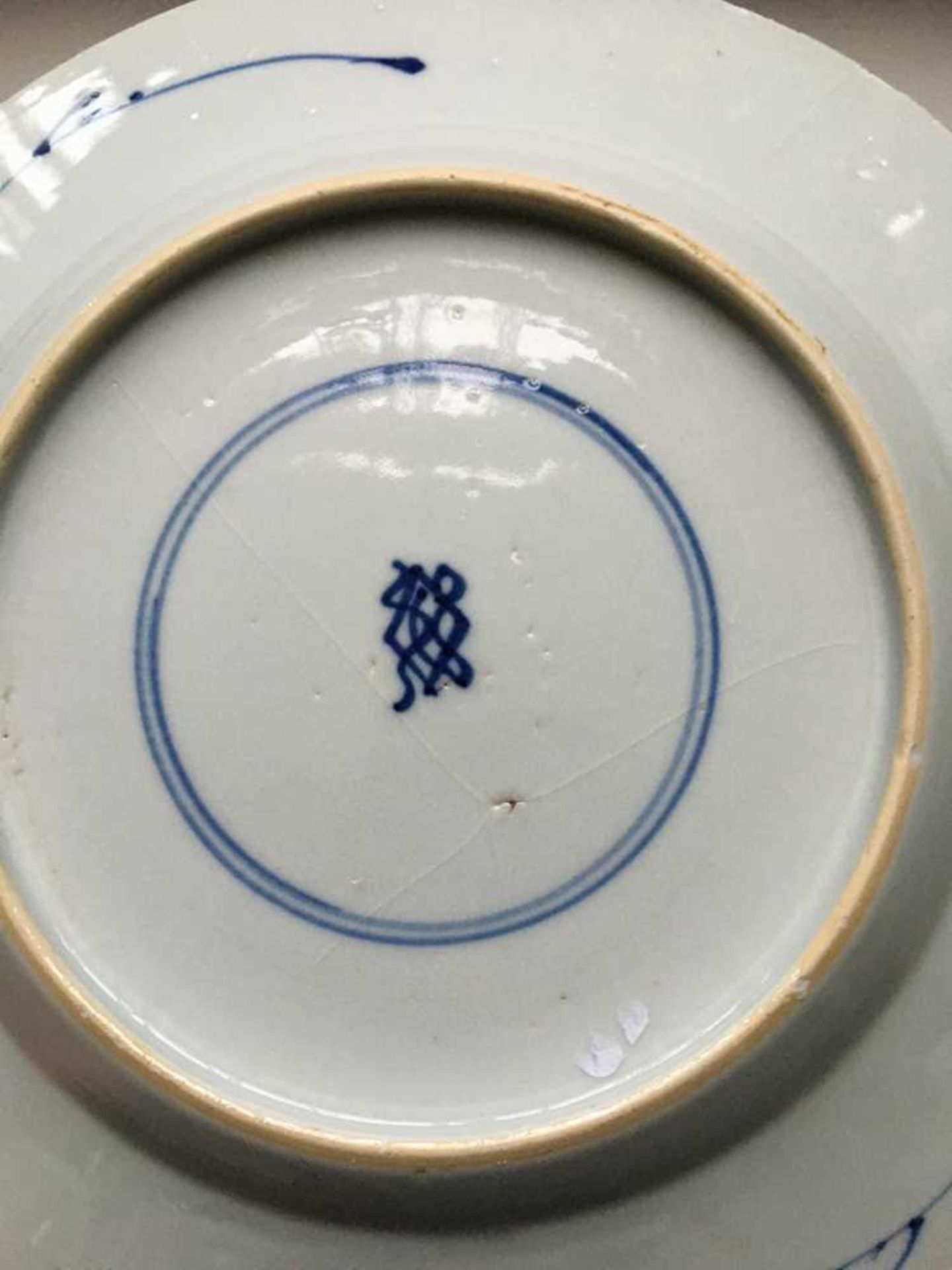 GROUP OF TWELVE BLUE AND WHITE PLATES AND CHARGERS QING DYNASTY, 18TH CENTURY - Bild 67 aus 69