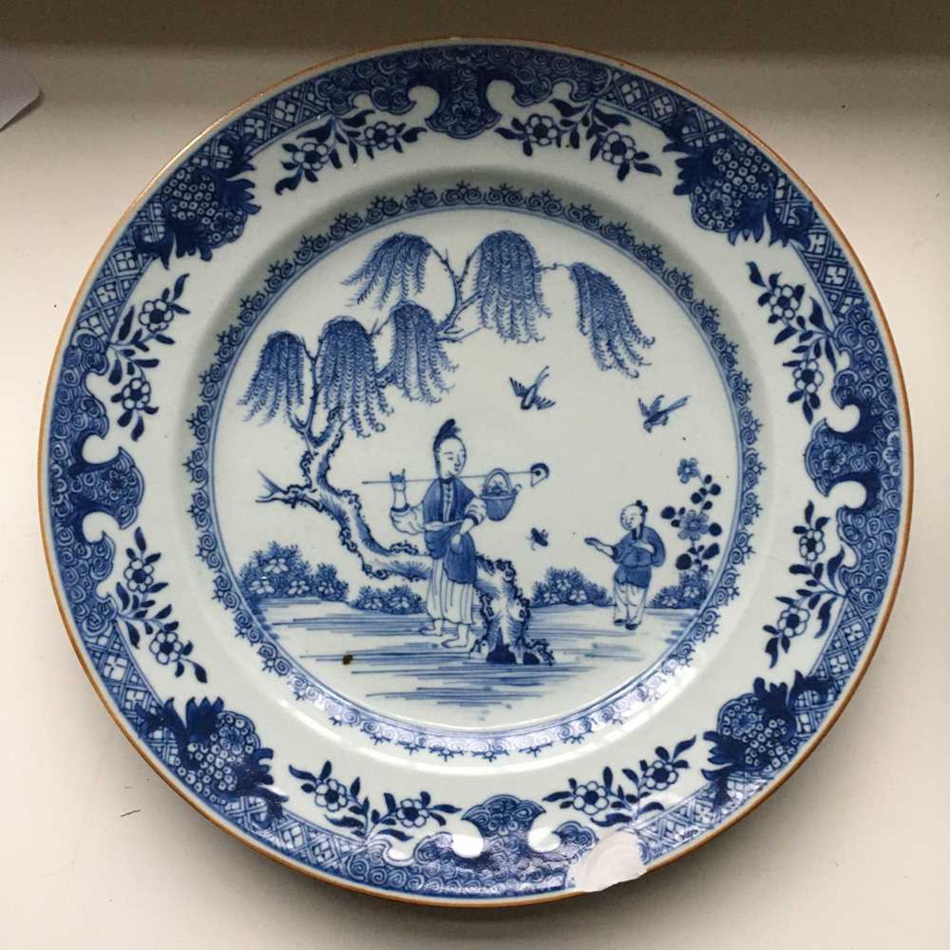 GROUP OF TWELVE BLUE AND WHITE PLATES AND CHARGERS QING DYNASTY, 18TH CENTURY - Bild 49 aus 69