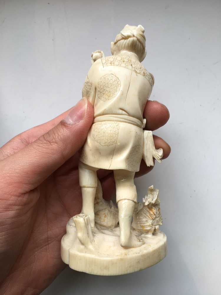 GROUP OF EIGHT JAPANESE IVORY CARVINGS MEIJI PERIOD - Image 18 of 56