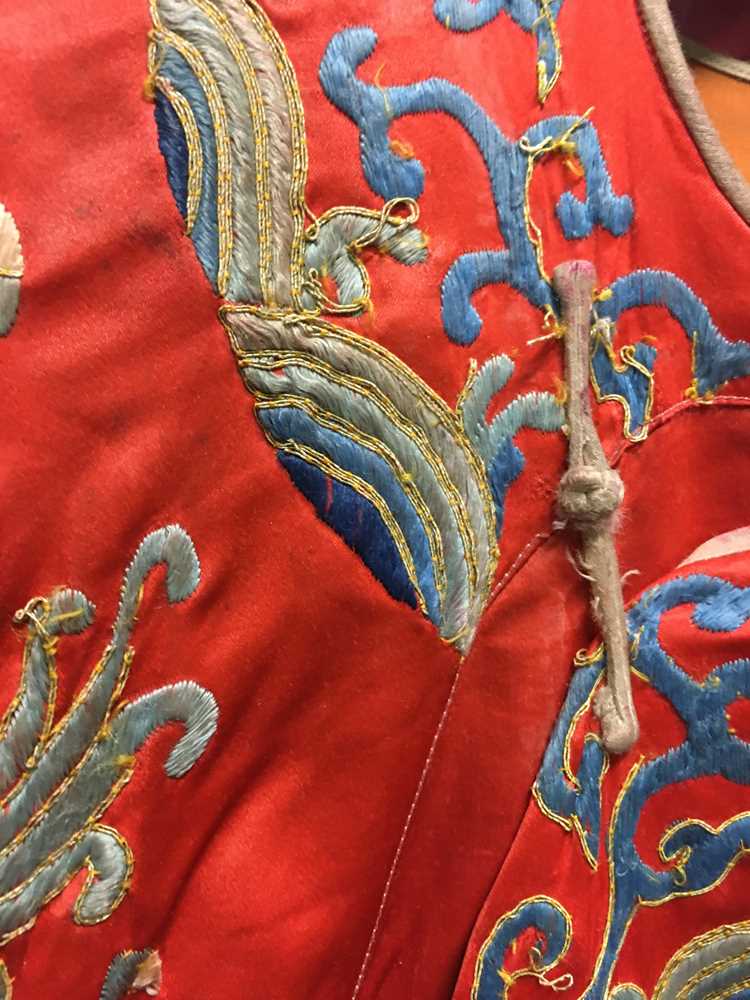 RED GROUND SILK EMBROIDERED 'DRAGON' ROBE 19TH-20TH CENTURY - Image 8 of 20