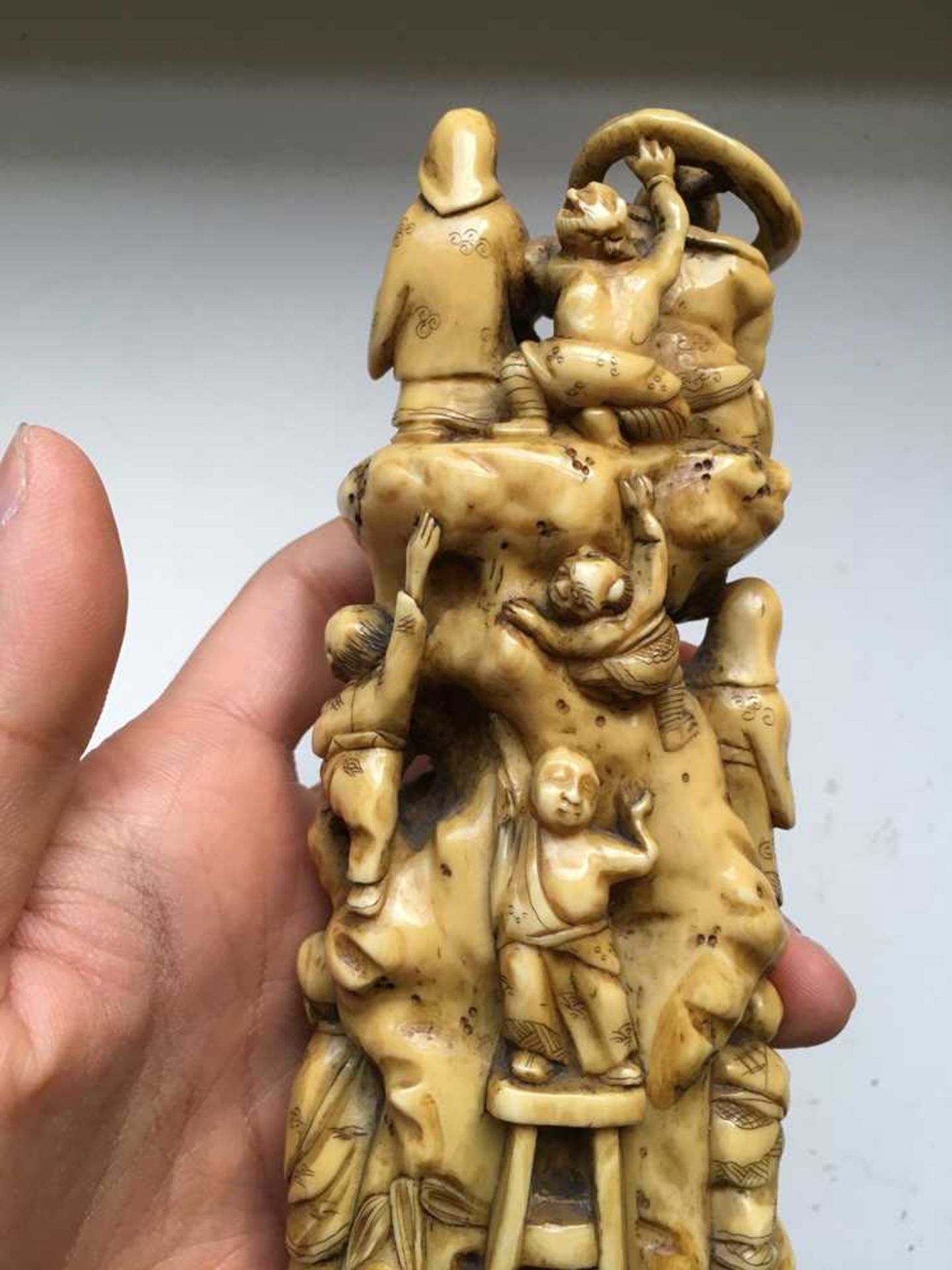 GROUP OF FIVE JAPANESE IVORY CARVINGS MEIJI PERIOD - Image 16 of 65