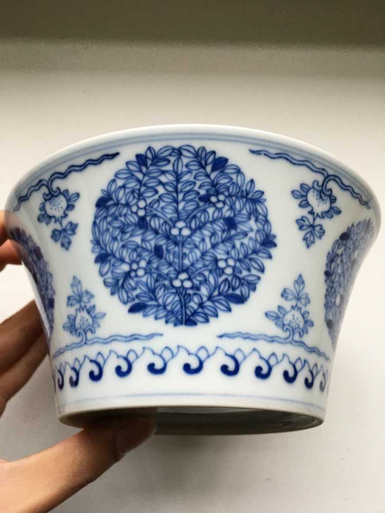 BLUE AND WHITE 'POMEGRANATE' MEDALLION BOWL QIANLONG MARK BUT LATER - Image 5 of 15