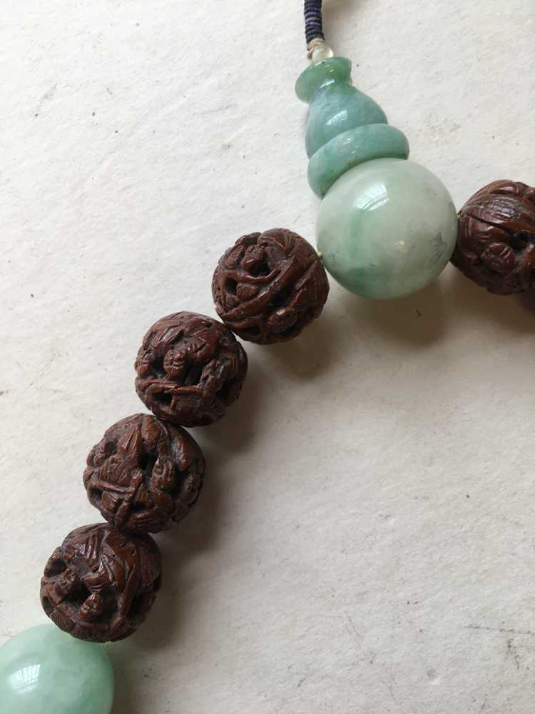 CARVED NUTSHELL ROSARY LATE QING DYNASTY-REPUBLIC PERIOD, 19TH-20TH CENTURY - Image 11 of 16