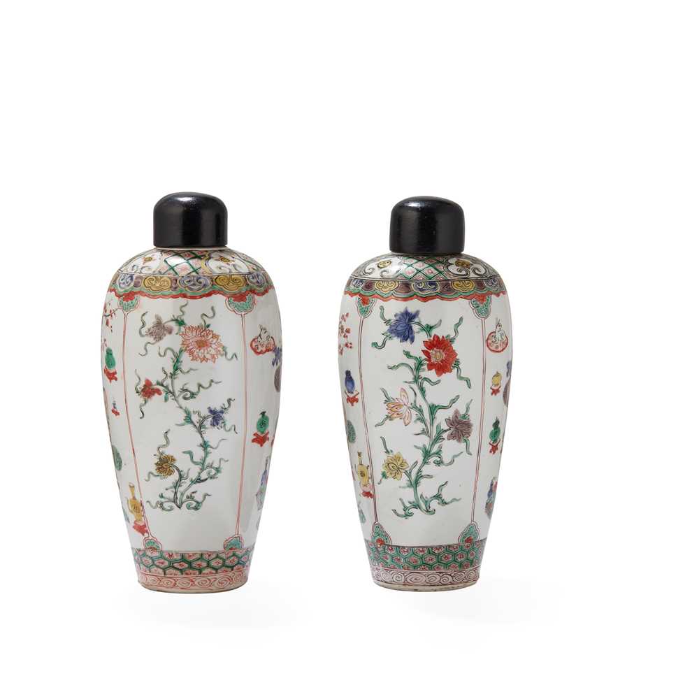 PAIR OF WUCAI 'BOGU' VASES QING DYNASTY, 18TH-19TH CENTURY - Image 2 of 28