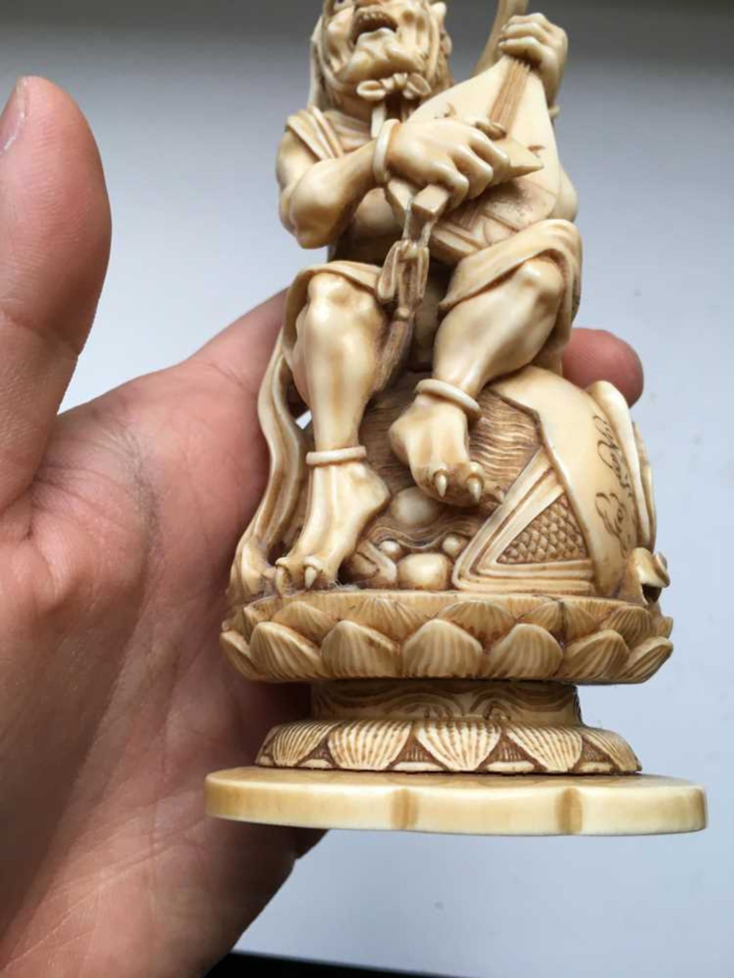 GROUP OF FIVE JAPANESE IVORY CARVINGS MEIJI PERIOD - Image 48 of 65