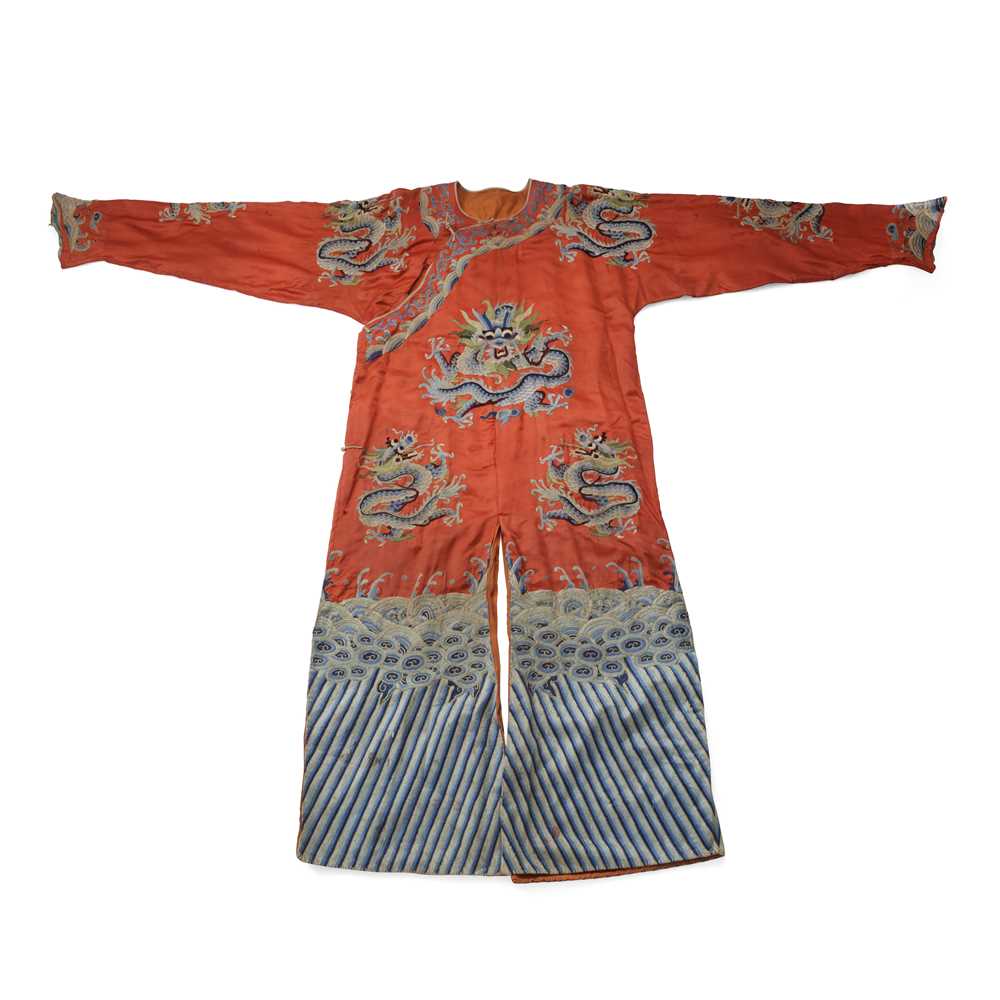 RED GROUND SILK EMBROIDERED 'DRAGON' ROBE 19TH-20TH CENTURY - Image 3 of 20