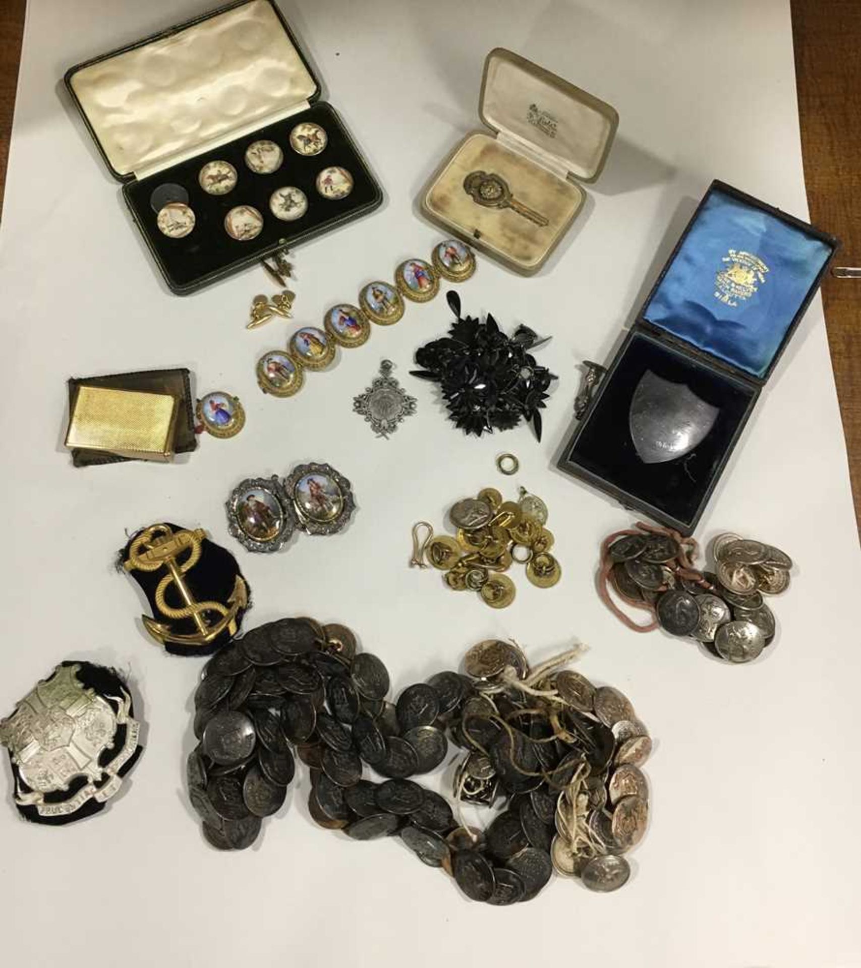 A GROUP OF MISCELLANEOUS ITEMS - Image 2 of 13