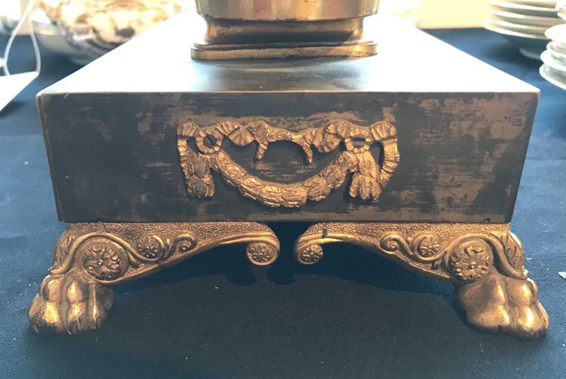 A LATE REGENCY GILT AND PATINATED BRONZE DESK STAND EARLY 19TH CENTURY - Image 8 of 13