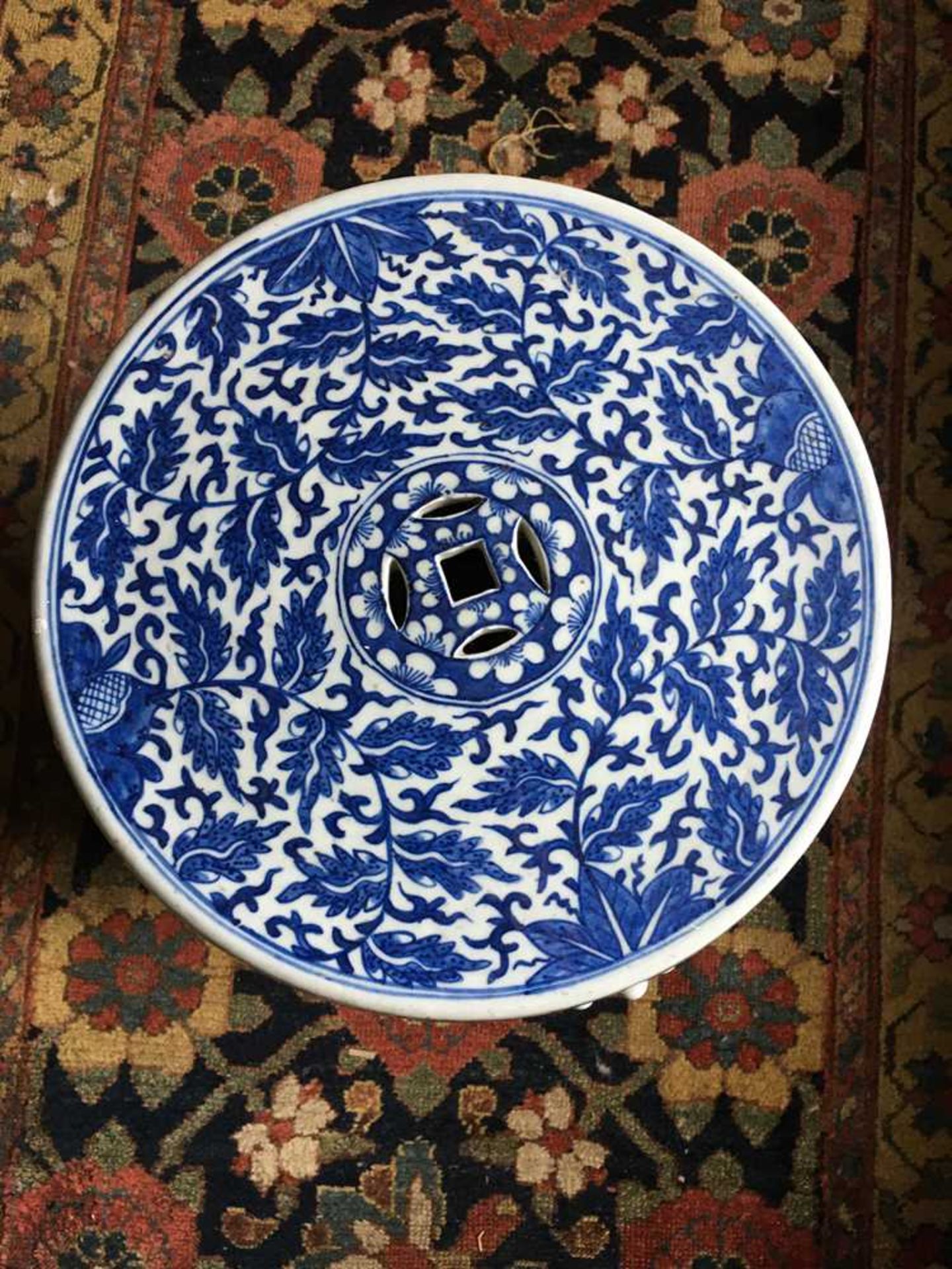 A PAIR OF CHINESE BLUE AND WHITE PORCELAIN GARDEN SEATS 20TH CENTURY - Bild 2 aus 28