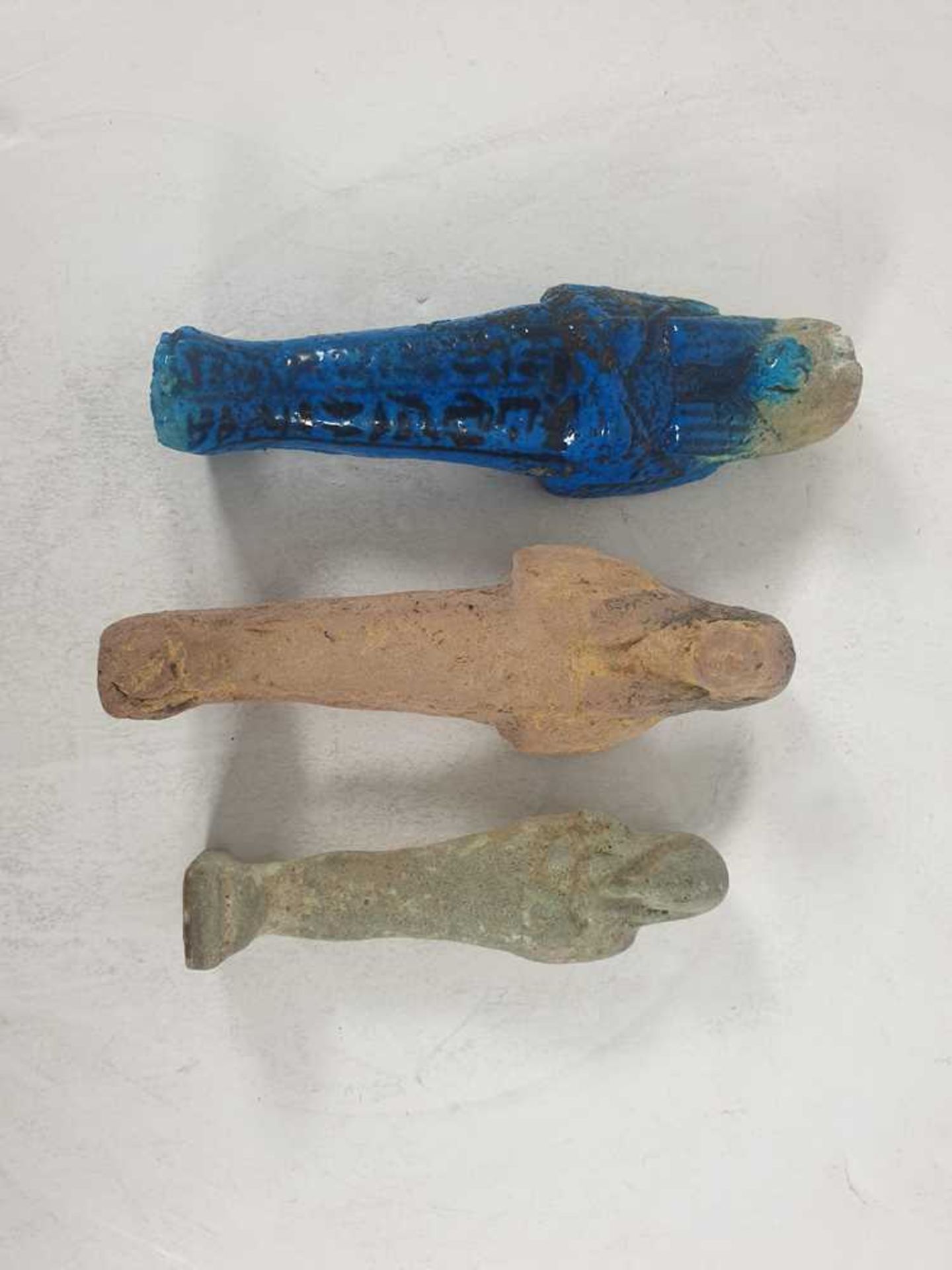THREE ANCIENT EGYPTIAN USHABTIS 21ST-26TH DYNASTY - Image 11 of 15