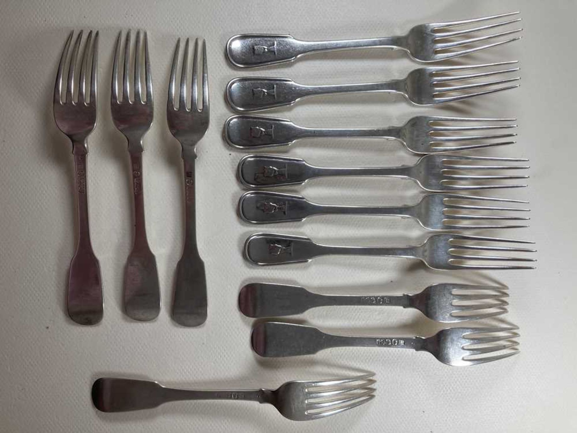 A PART GEORGE IV PRIVATE DIE SUITE OF FLATWARE ROBERT GRAY & SONS, GLASGOW 1828 - Image 10 of 10