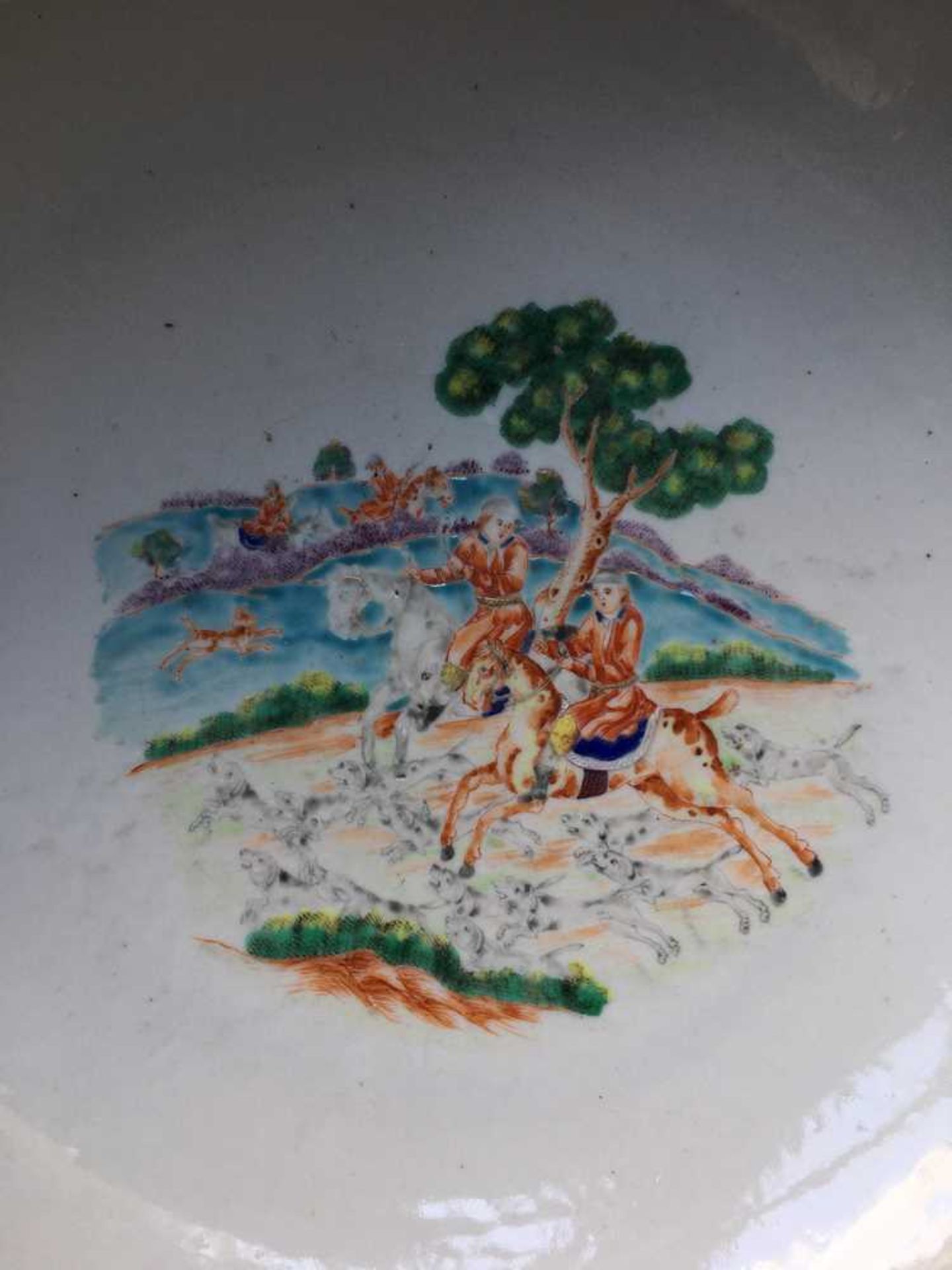 A CHINESE EXPORT EUROPEAN SUBJECT PORCELAIN PUNCH BOWL QING DYNASTY, 18TH CENTURY - Image 3 of 20