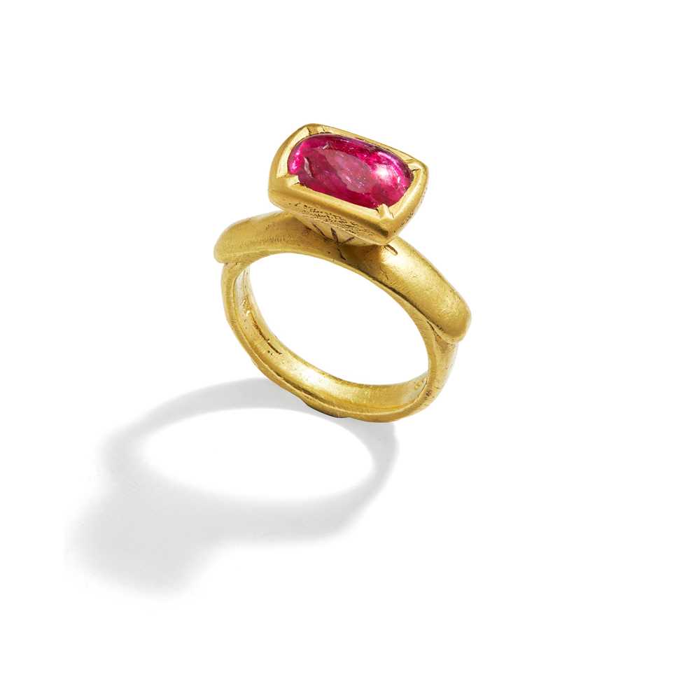 An antique Indian ruby ring