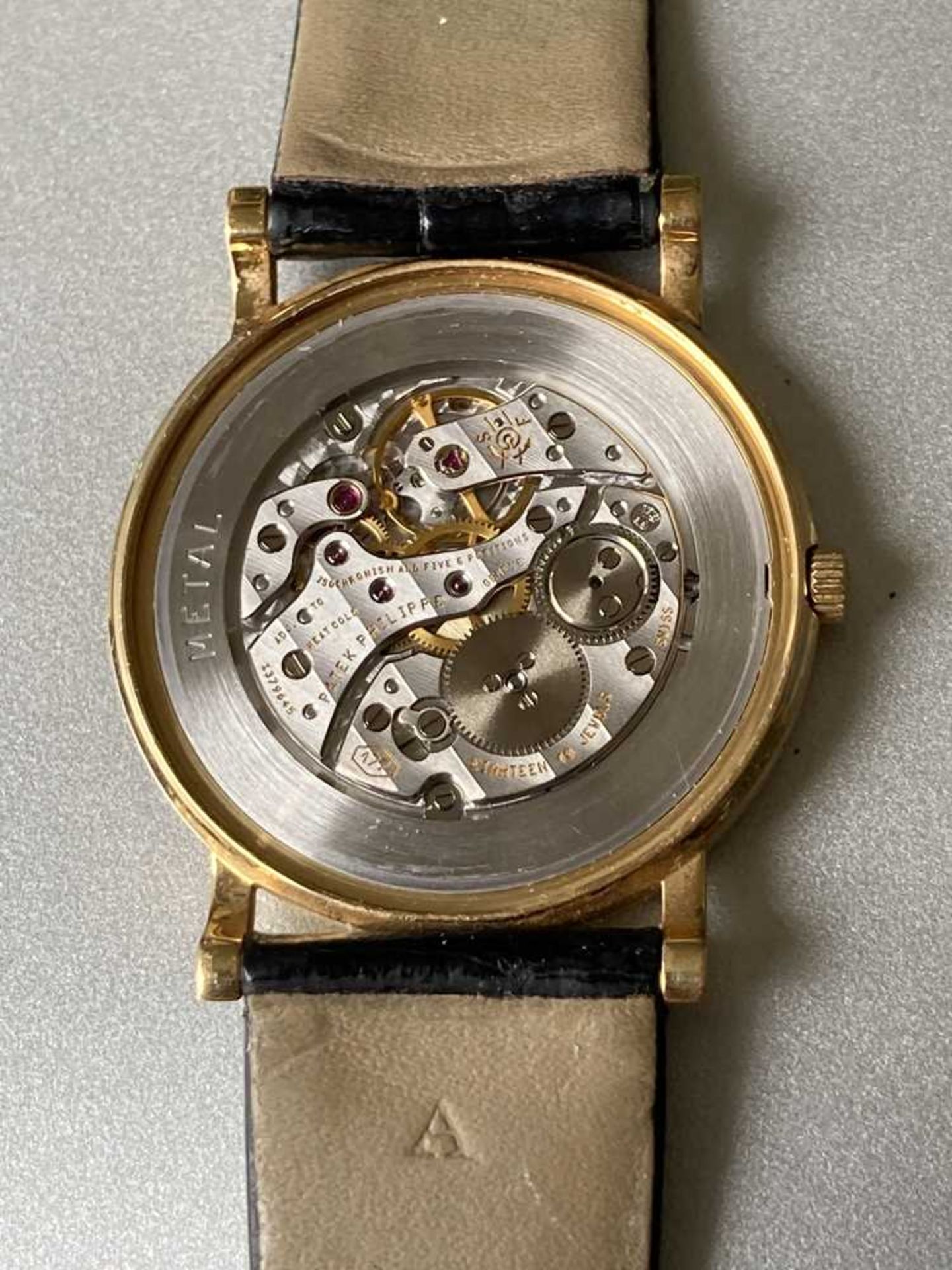 Patek Philippe: a Calatrava wrist watch - Image 2 of 9