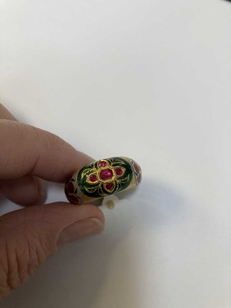 An Indian ruby and enamel dress ring - Image 5 of 5