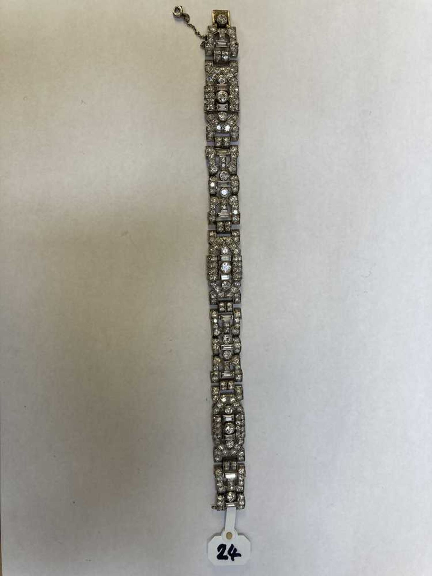 An Art Deco diamond bracelet, circa 1930 - Image 4 of 4