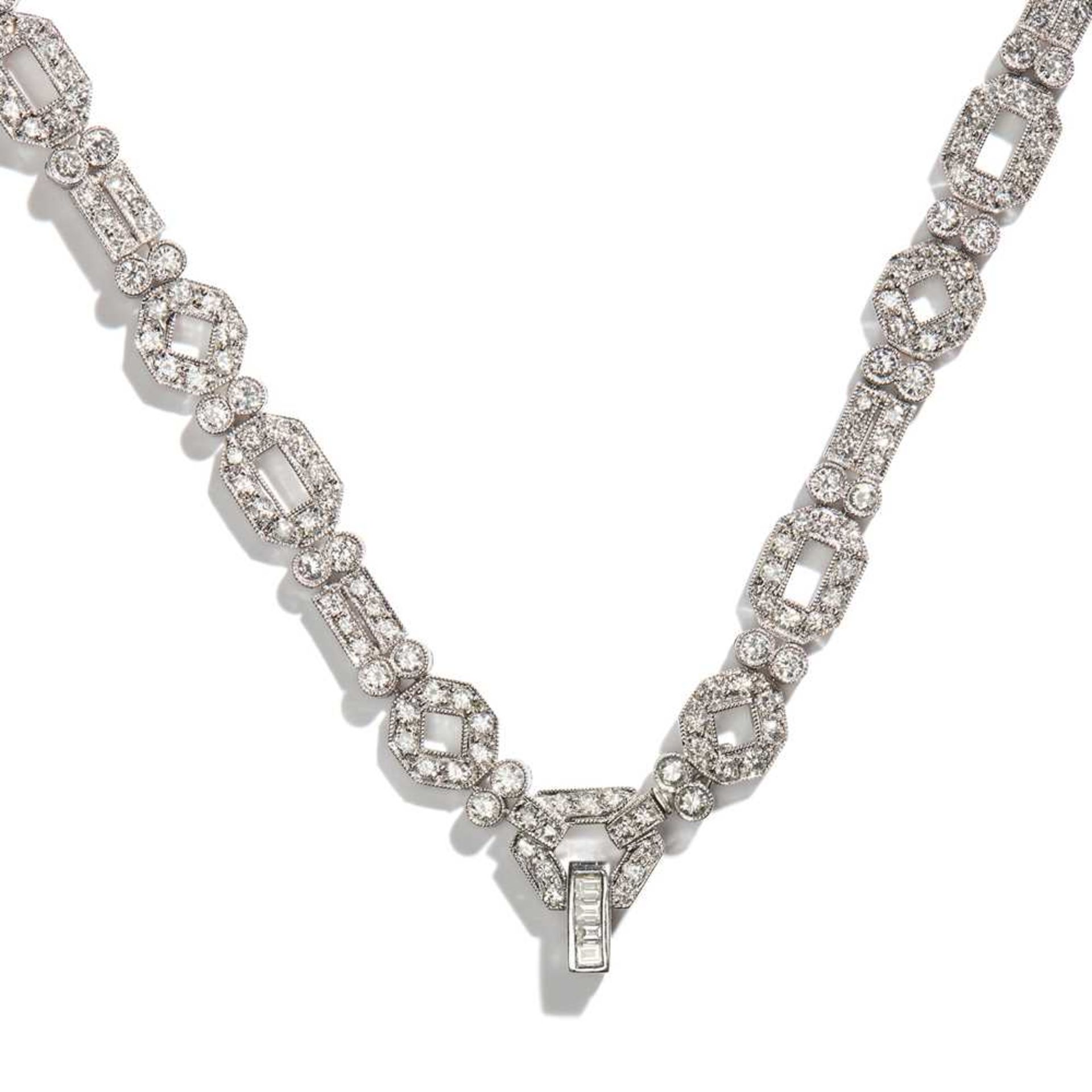 A diamond necklace - Image 3 of 3