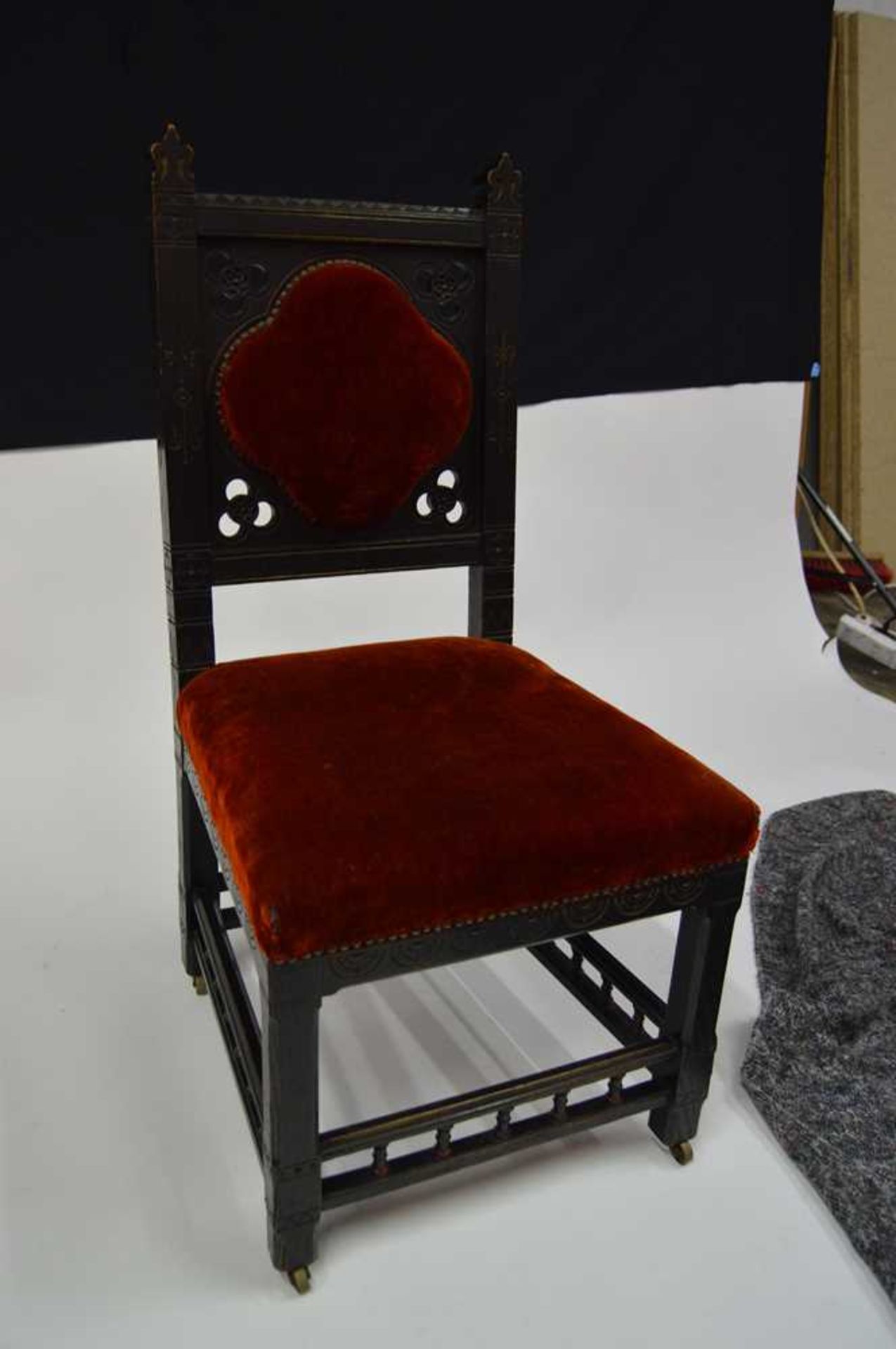 JOHN MOYR SMITH (1839-1912) (ATTRIBUTED DESIGNER) FOR COX & SON, LONDON GOTHIC REVIVAL SIDE CHAIR, - Image 3 of 18