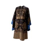 BLACK-GROUND SILK EMBROIDERED 'SHOU' OVERCOAT LATE QING DYNASTY-REPUBLIC PERIOD, 19TH-20TH CENTURY