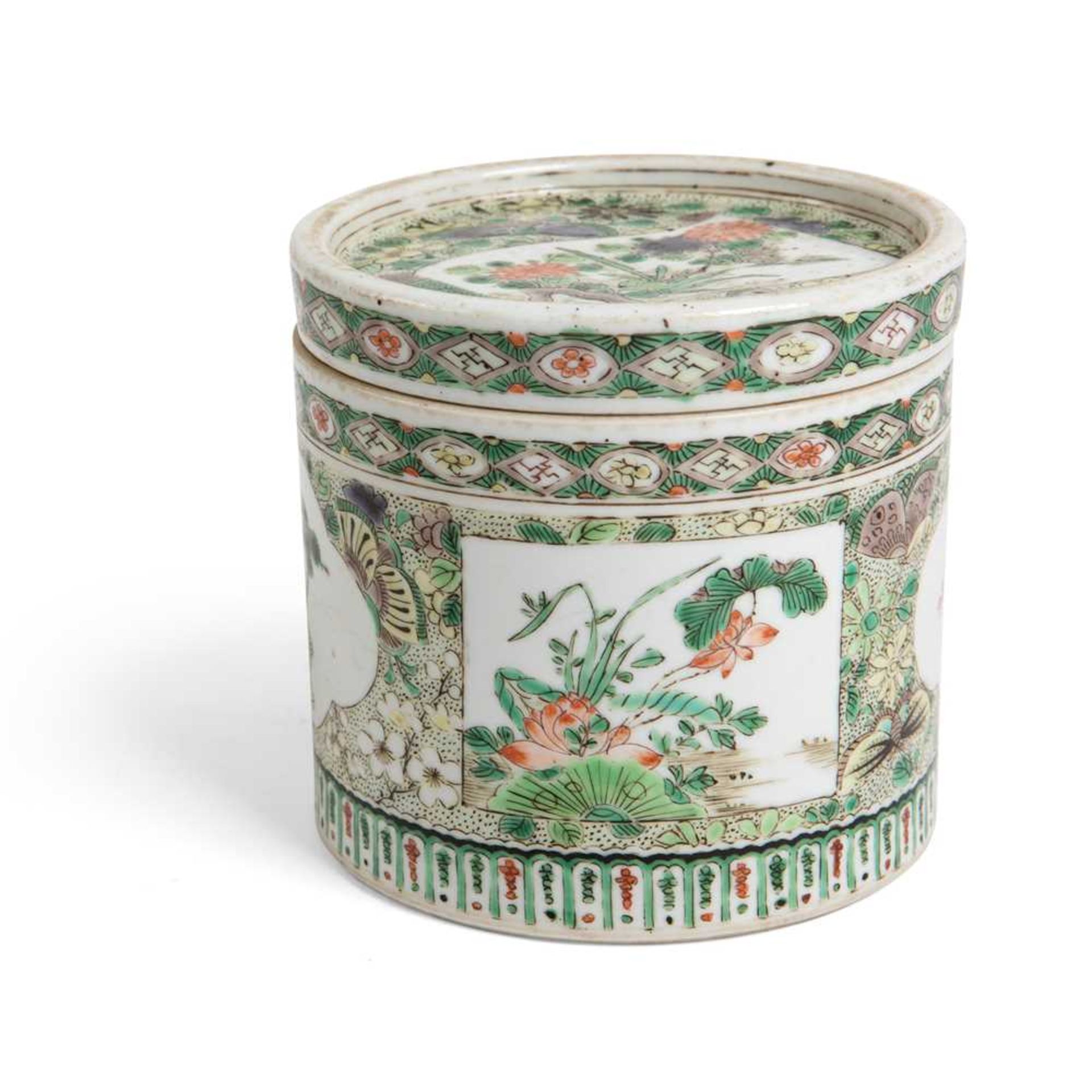 FAMILLE VERTE LIDDED BOX CHENGHUA MARK BUT QING DYNASTY, 19TH CENTURY