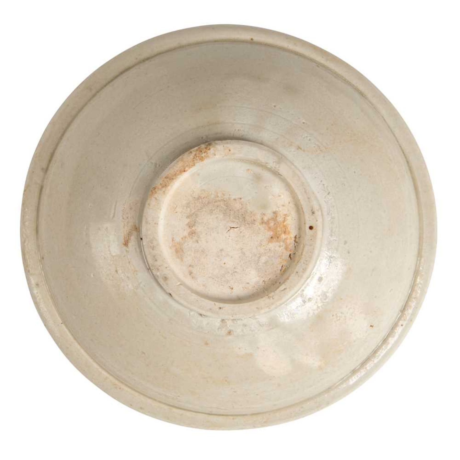 XING WARE WHITE-GLAZED TEA BOWL FIVE DYNASTIES, 10TH CENTURY - Image 3 of 3