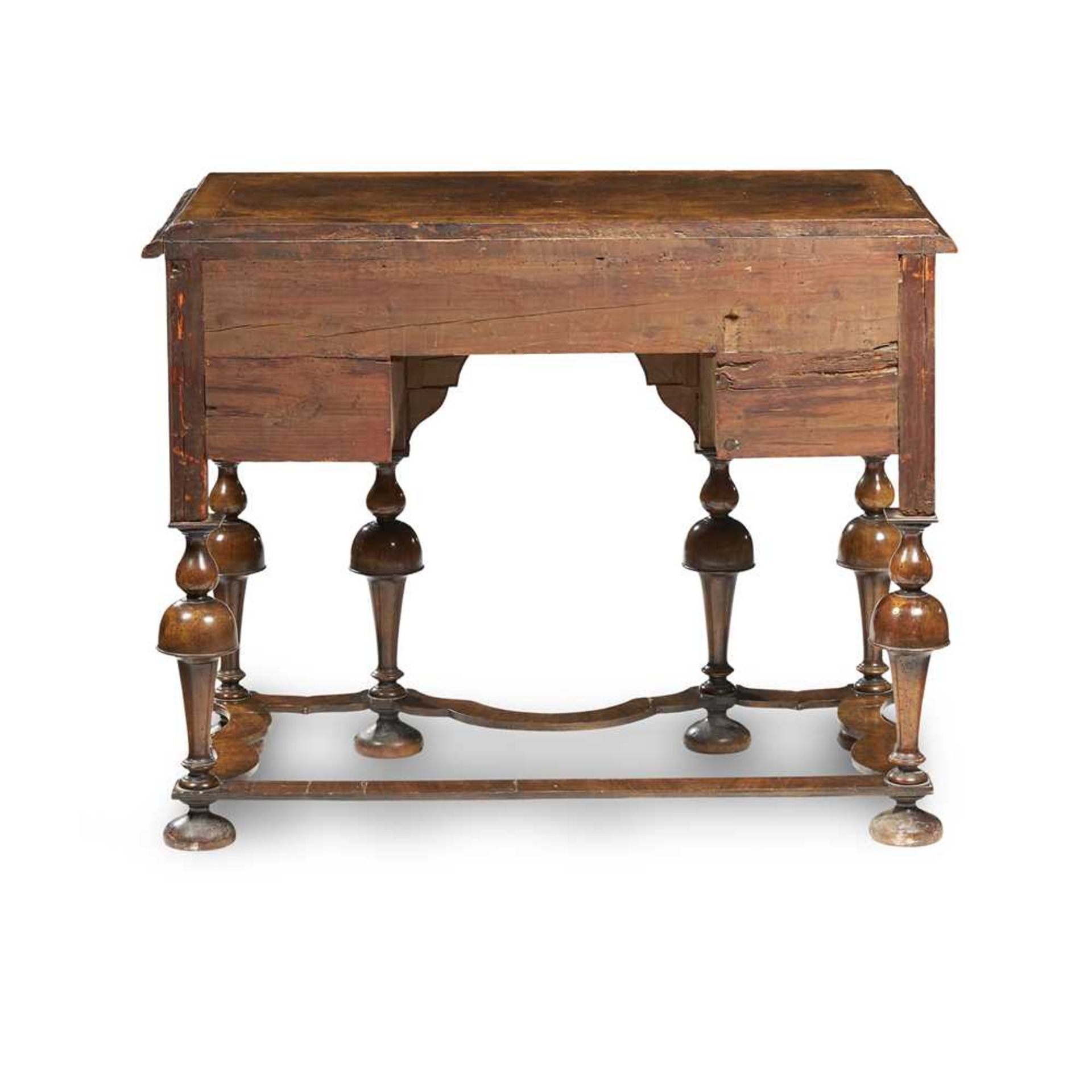WILLIAM AND MARY WALNUT AND FEATHERBANDED LOWBOY LATE 17TH CENTURY AND LATER - Bild 2 aus 2