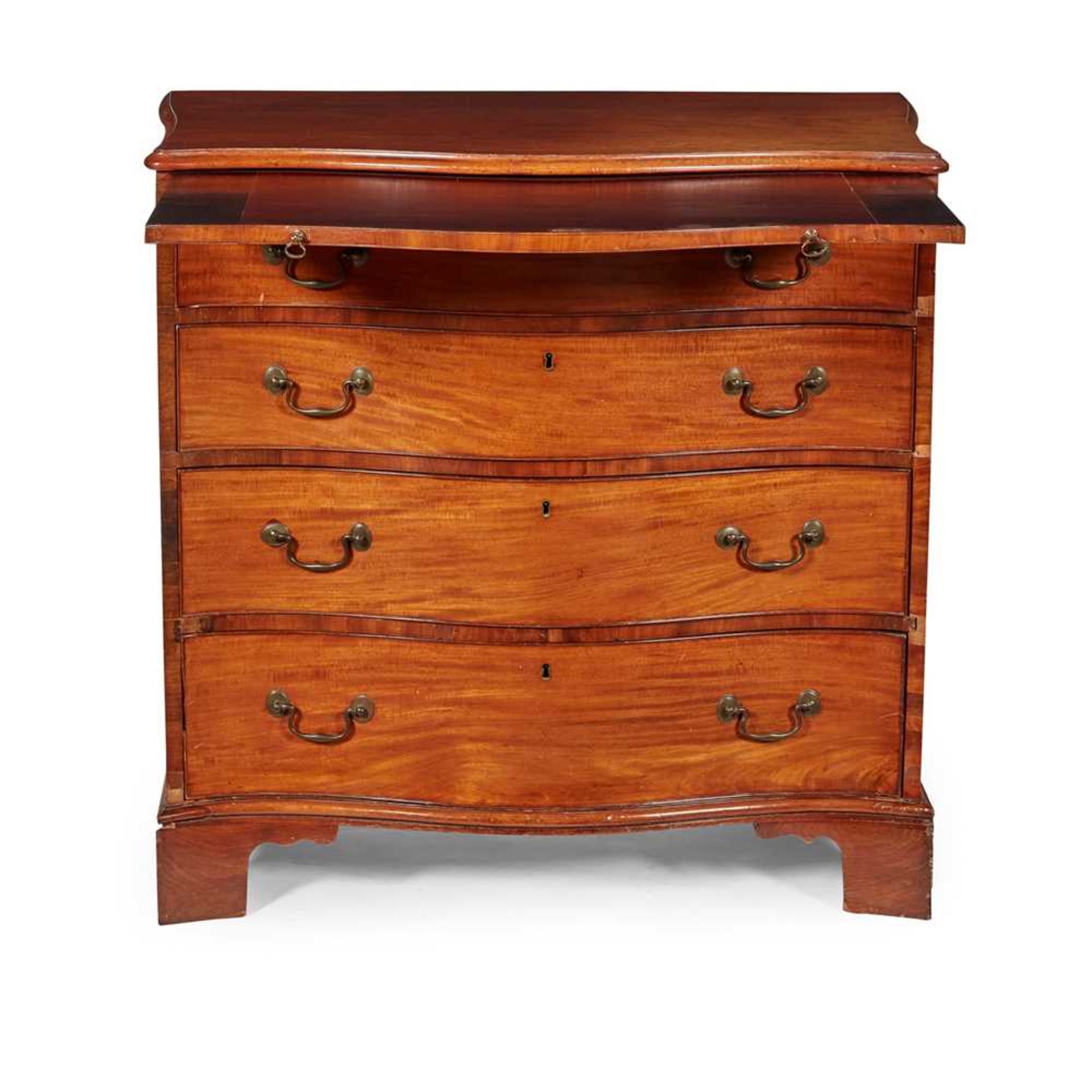 GEORGE III MAHOGANY SERPENTINE CHEST OF DRAWERS 18TH CENTURY - Bild 2 aus 3