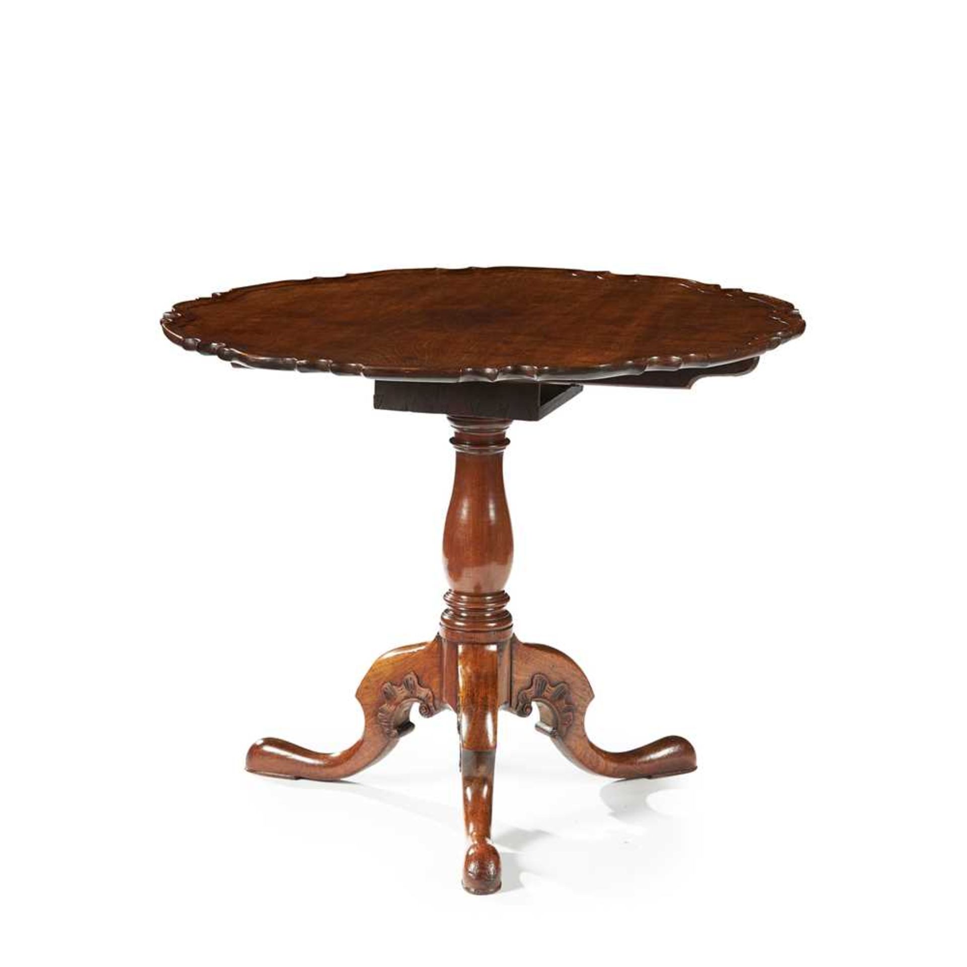 GEORGE III LARGE MAHOGANY PIECRUST TRIPOD TABLE, POSSIBLY IRISH 18TH CENTURY - Bild 2 aus 3