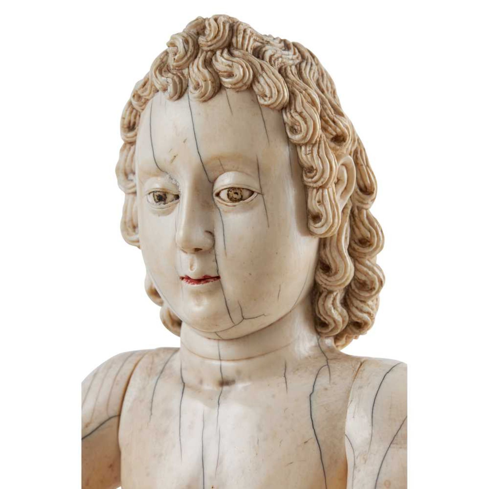 LARGE INDO-PORTUGUESE CARVED IVORY FIGURE OF THE INFANT CHRIST AS SALVATOR MUNDI, THE SAVIOUR OF THE - Image 5 of 7