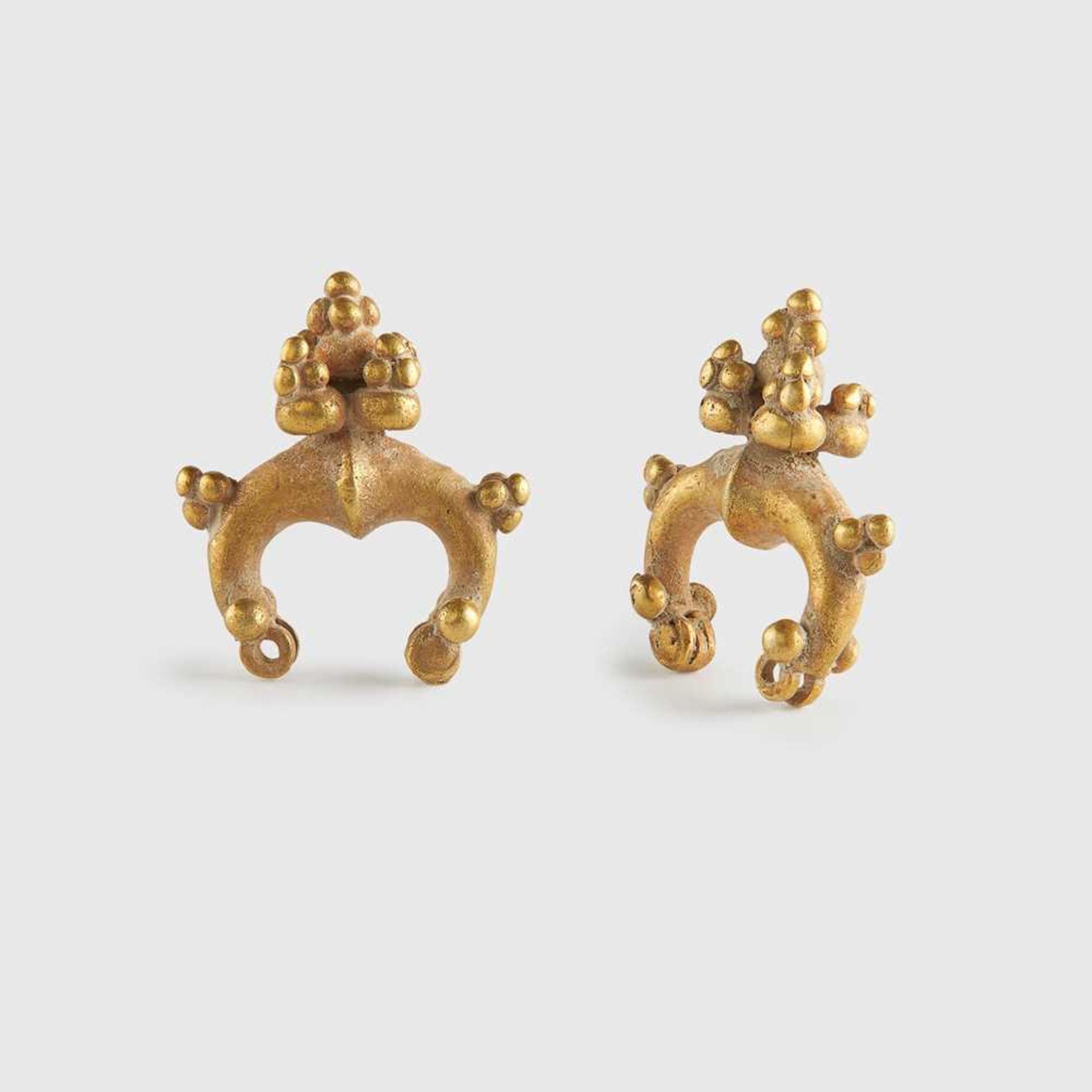 PAIR OF PARTHIAN GOLD EARRINGS WESTERN ASIA, 2ND CENTURY B.C. - 1ST CENTURY A.D. - Image 2 of 2