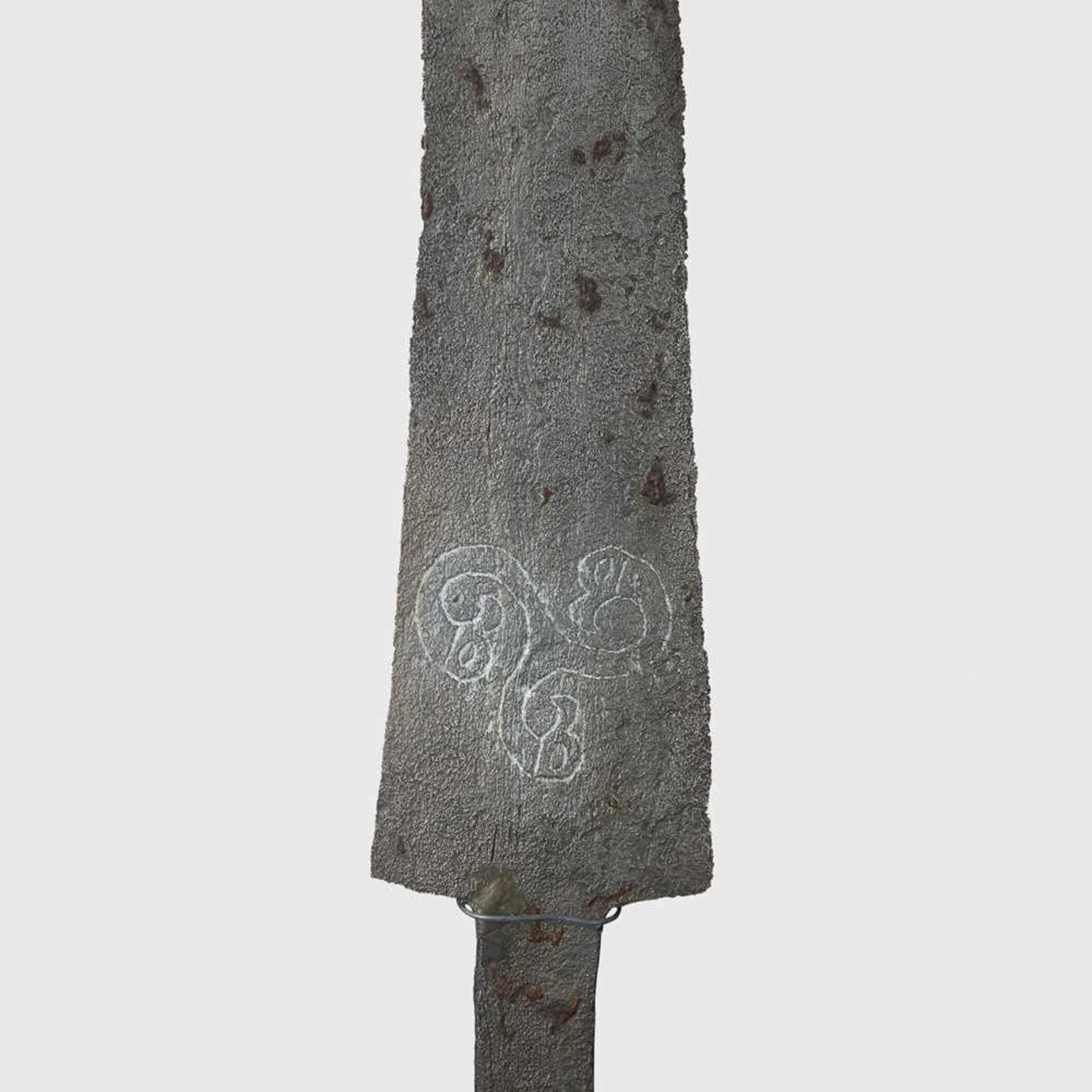 ANCIENT CELTIBERIAN GLADIUS SWORD WITH TRISKELE IBERIA, LATE 2ND - 1ST CENTURY B.C. - Image 2 of 2