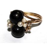 A stone and pearl set split shank ring