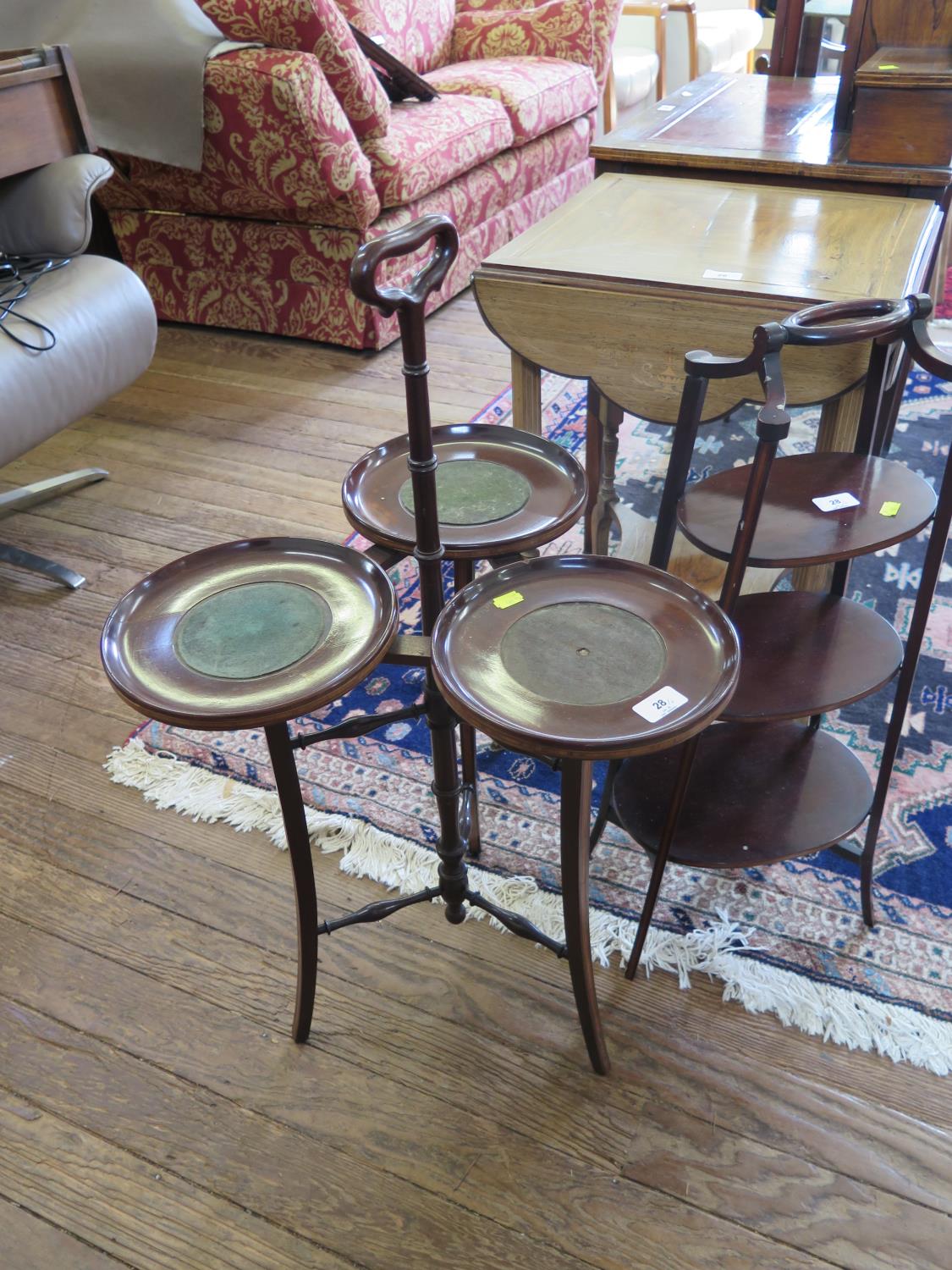 An Edwardian mahogany and satinwood crossbanded three plate stand, with central handle and