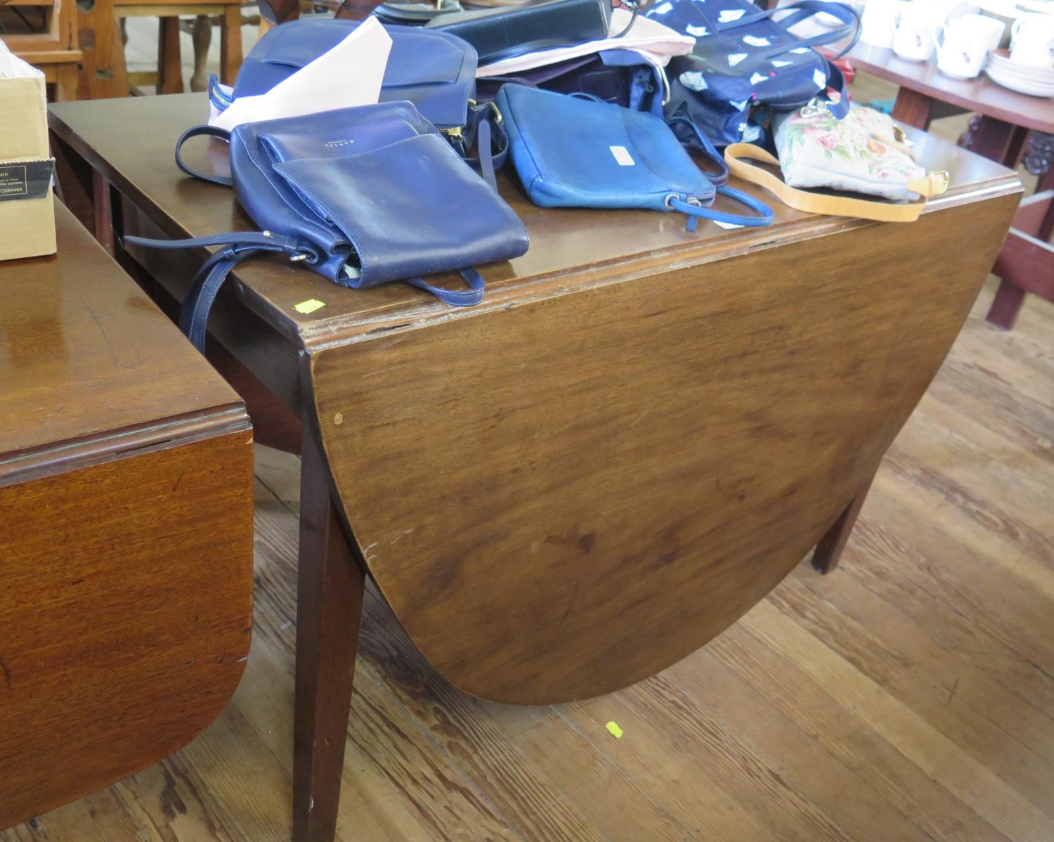 A mahogany gateleg table, the oval top on square tapering legs, 112 cm wide