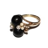 A stone and pearl set split shank ring