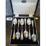 A cased set of silver plated tea spoons