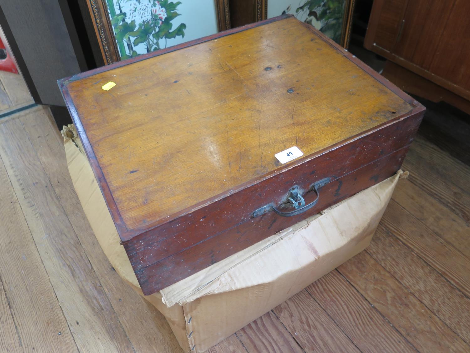 An early 20th century screen printing press, in a hinged case, 51 x 39 cm, 16 cm high